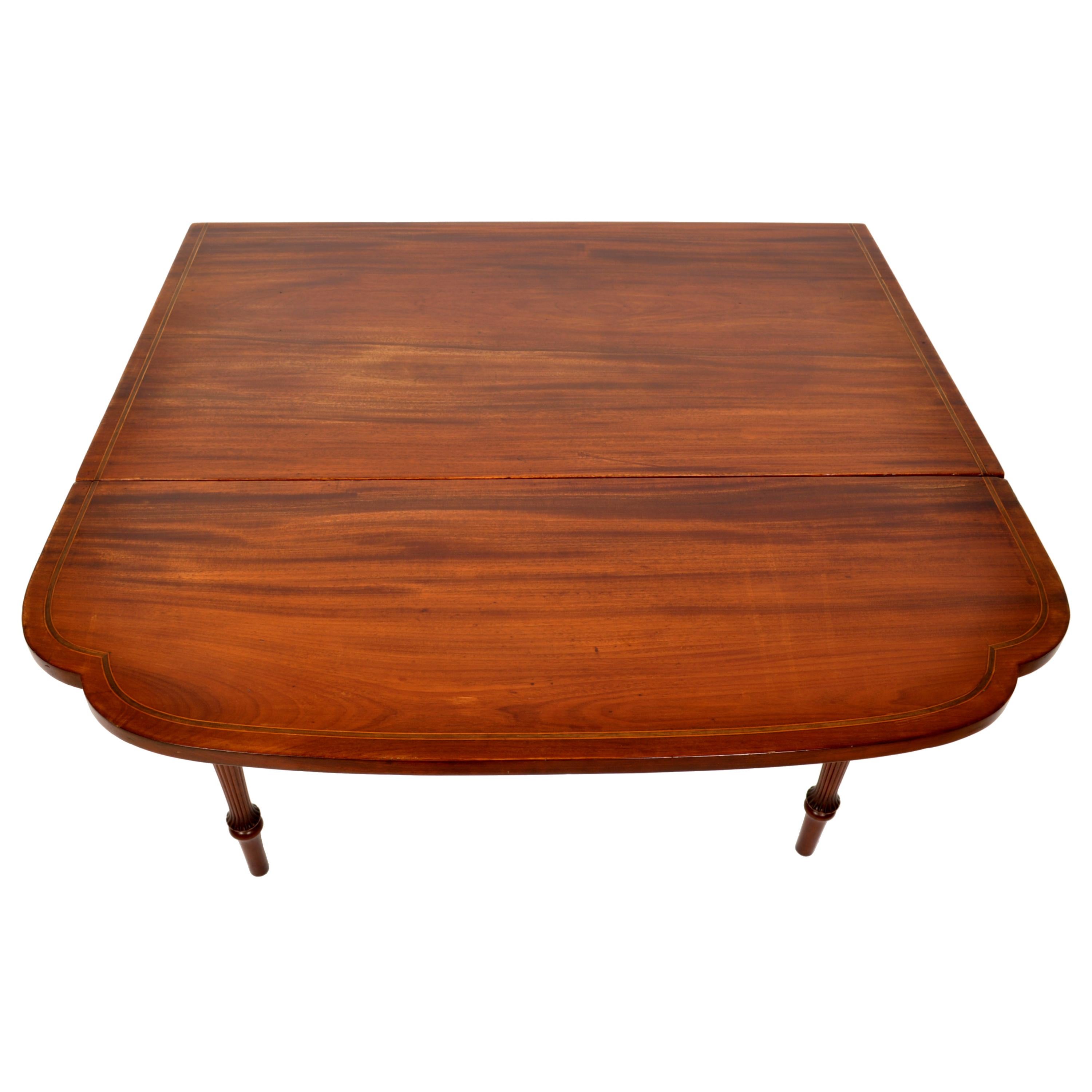 Ancienne table Pembroke américaine fédérale Sheraton incrustée en acajou New York 1790 en vente 1