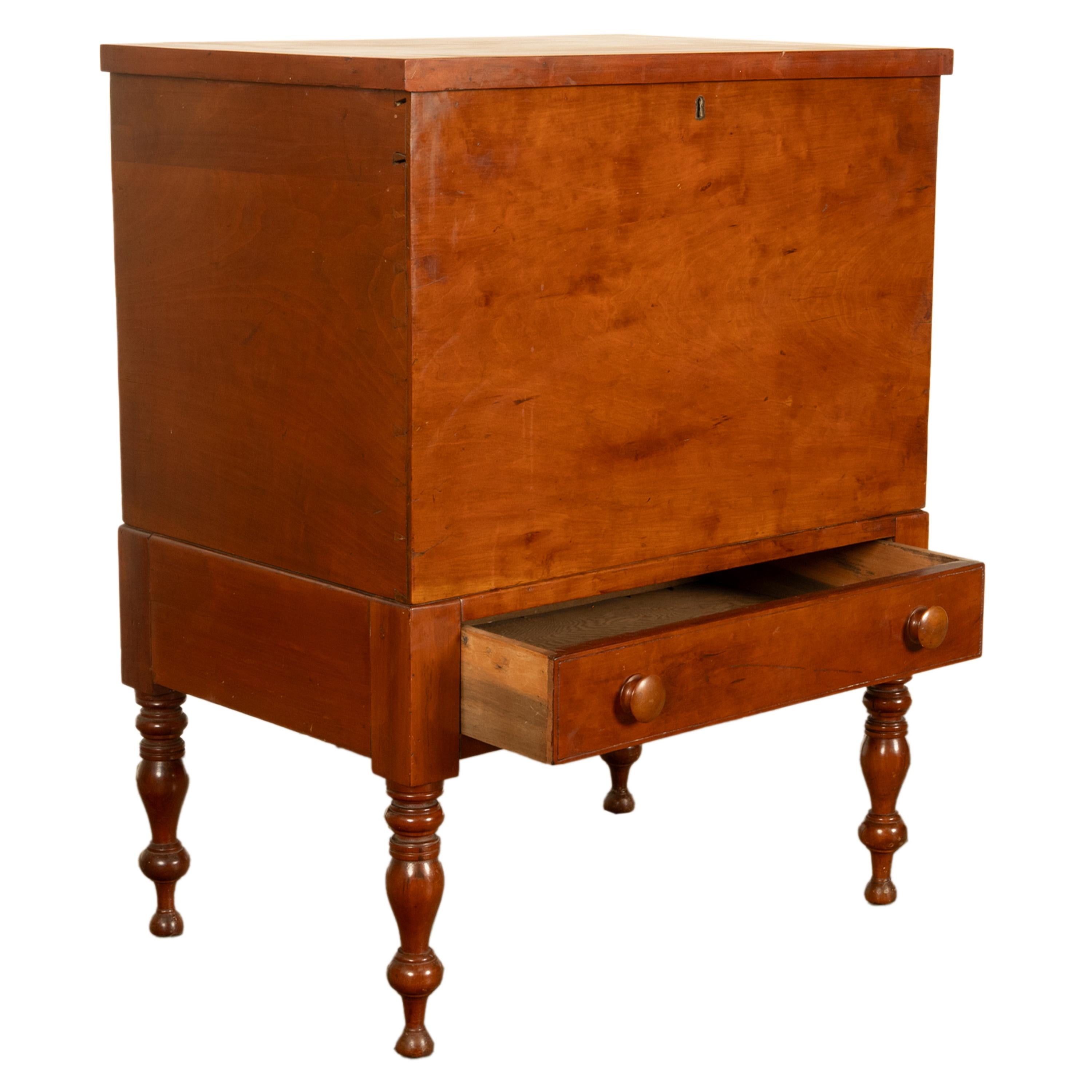 Antique American Federal Sheraton Tennessee Cherry Plantation Sugar Chest 1820 im Angebot 5