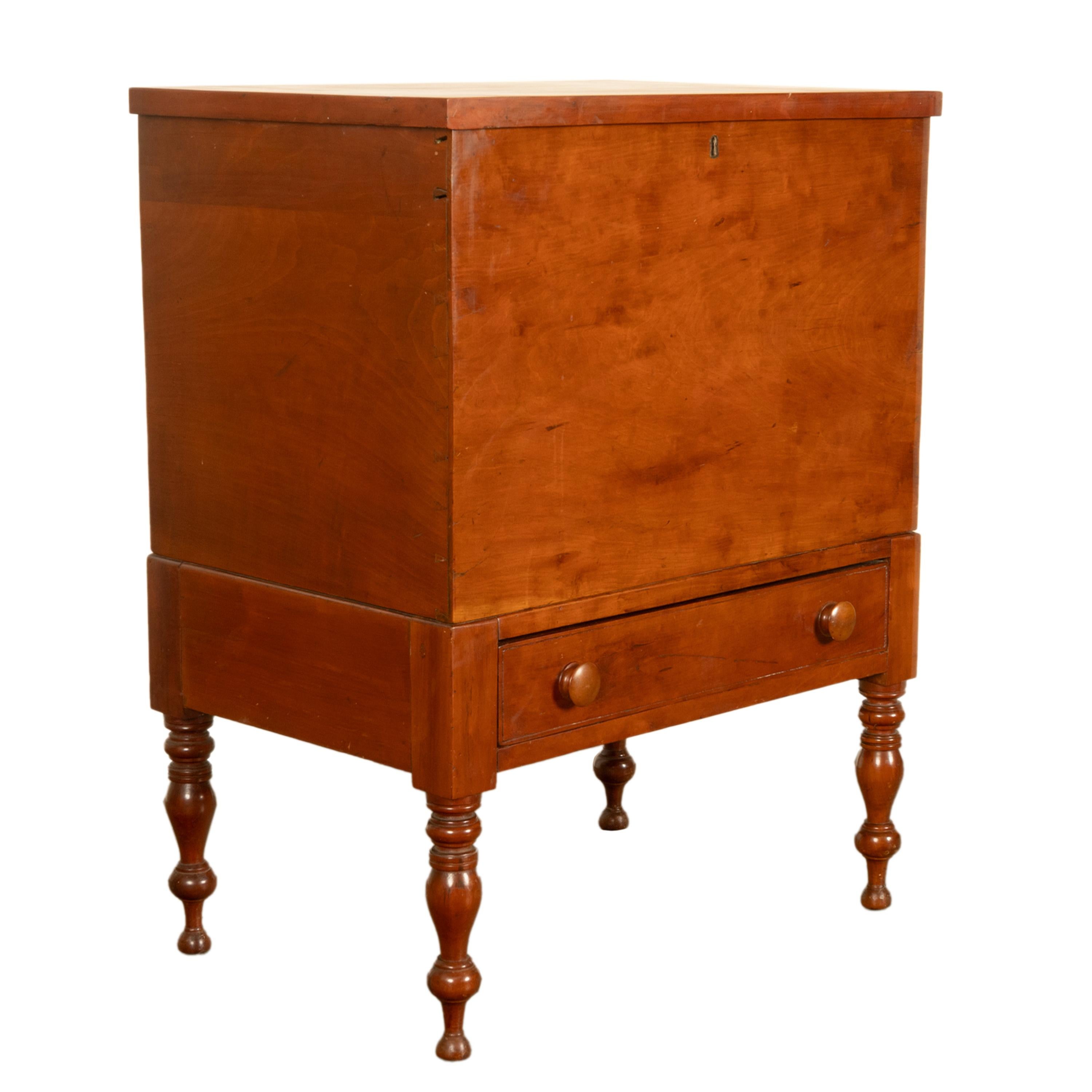 Antique American Federal Sheraton Tennessee Cherry Plantation Sugar Chest 1820 im Angebot 6