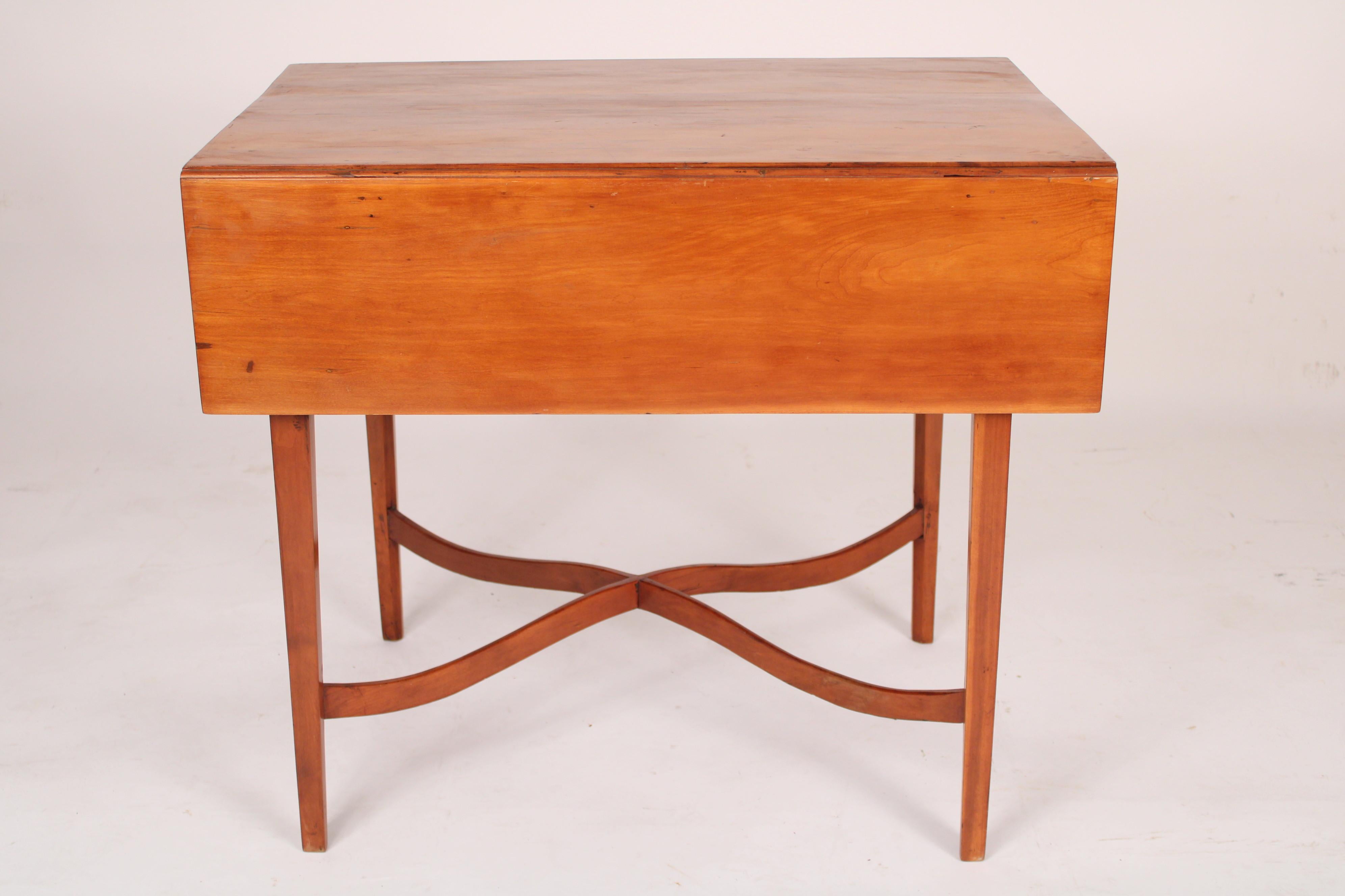 Antique American Federal Style Drop Leaf Table In Good Condition For Sale In Laguna Beach, CA