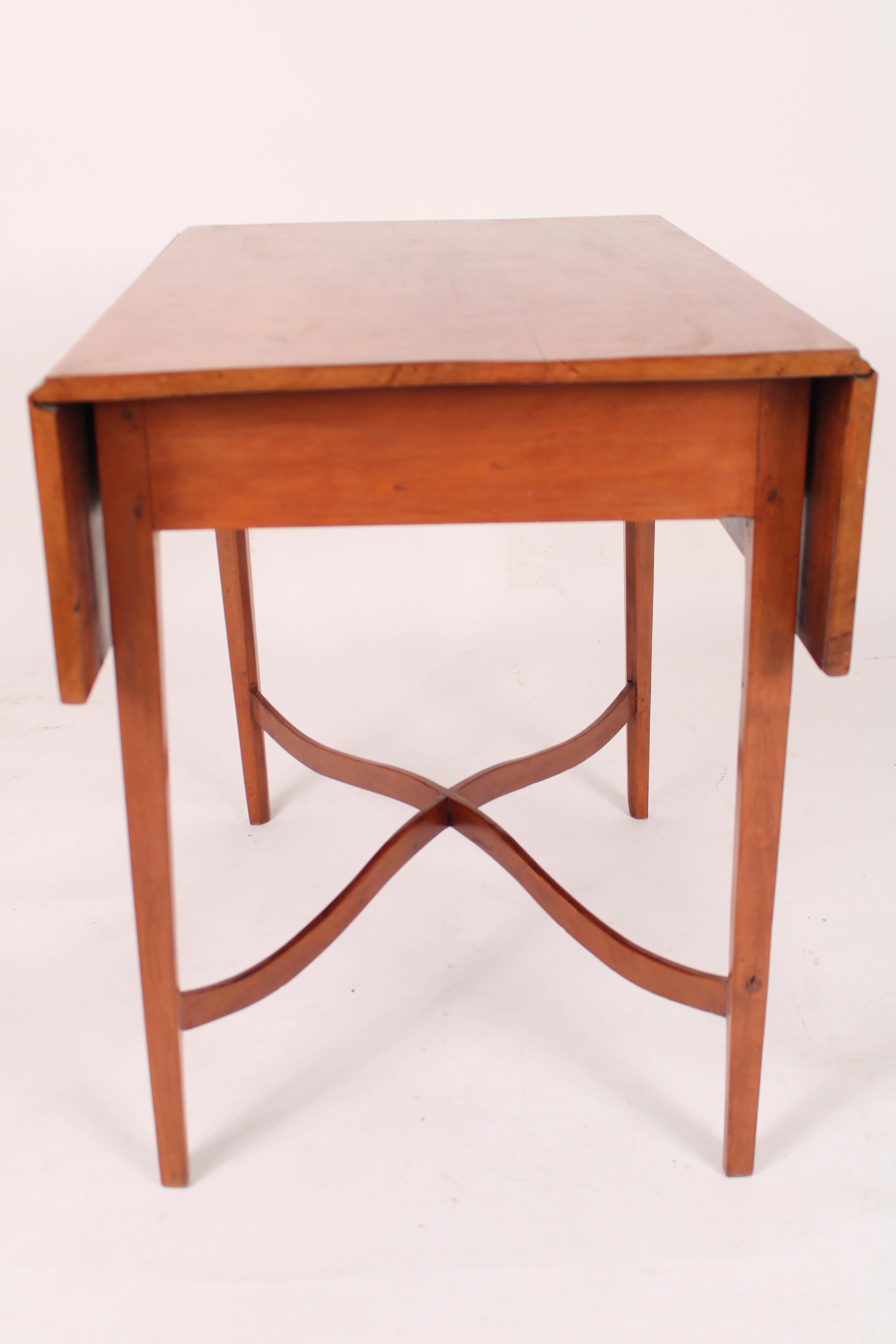 19th Century Antique American Federal Style Drop Leaf Table For Sale