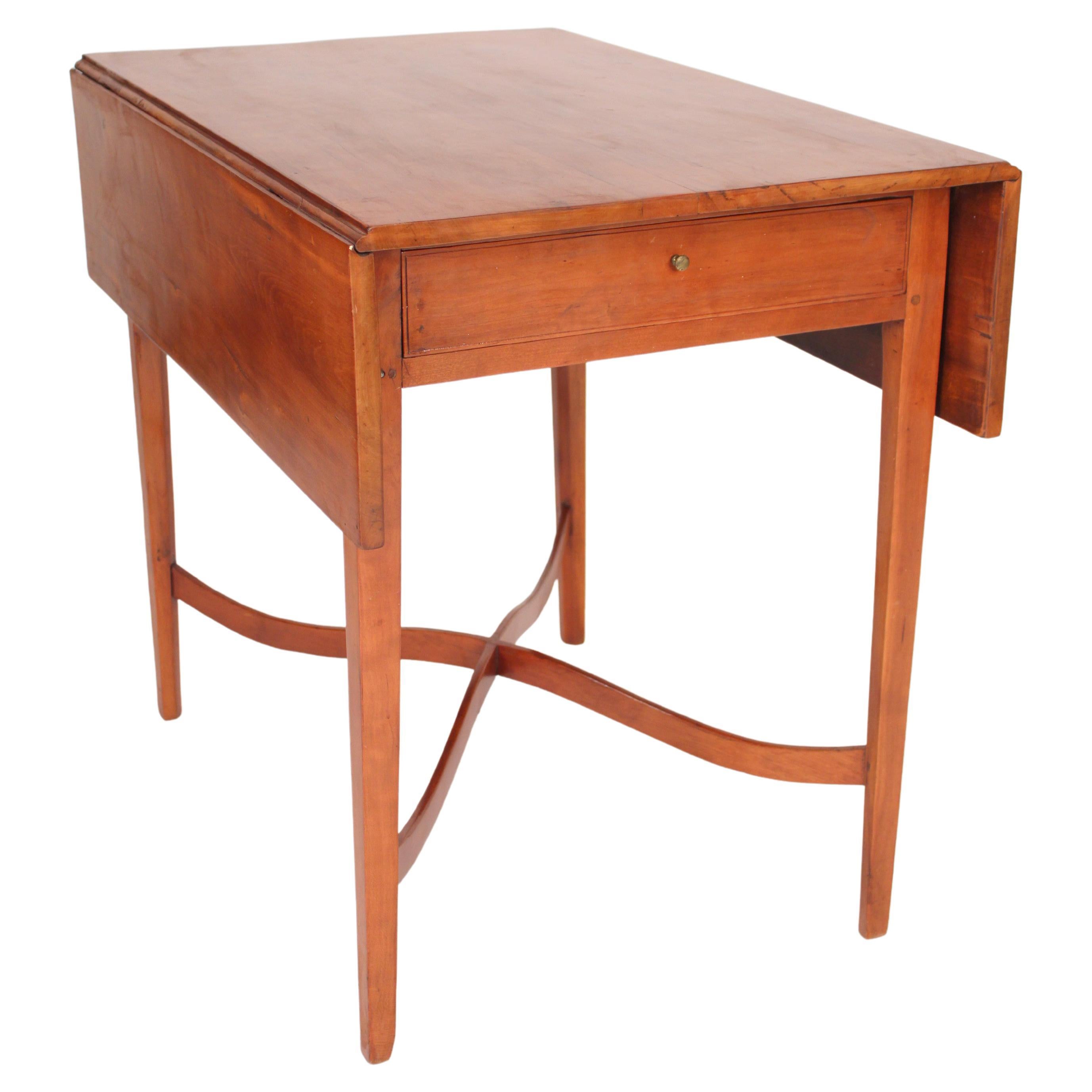 Antique American Federal Style Drop Leaf Table For Sale