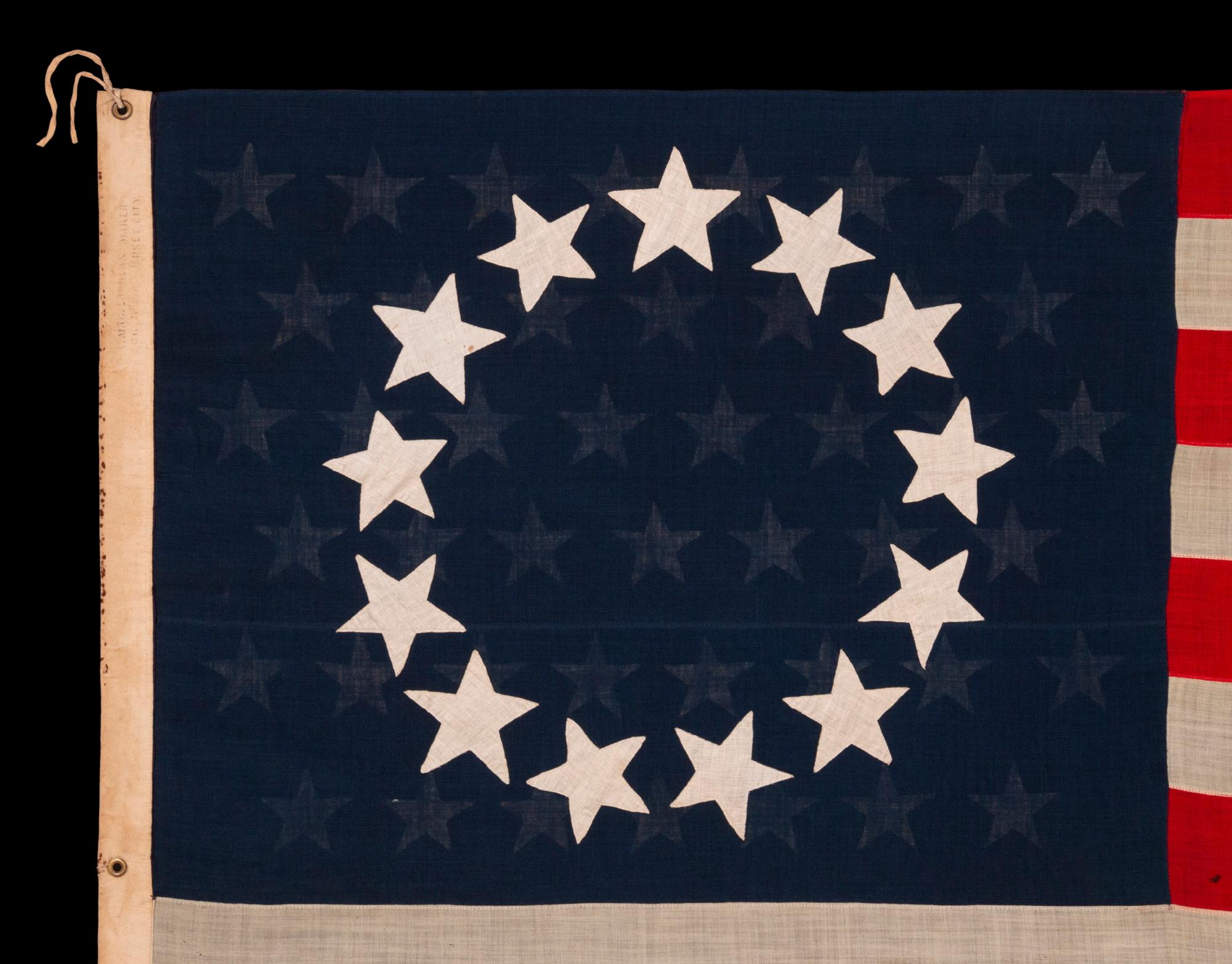 Autre Drapeau américain ancien avec 13 étoiles dans le motif Betsy Ross et 45 étoiles au verso en vente