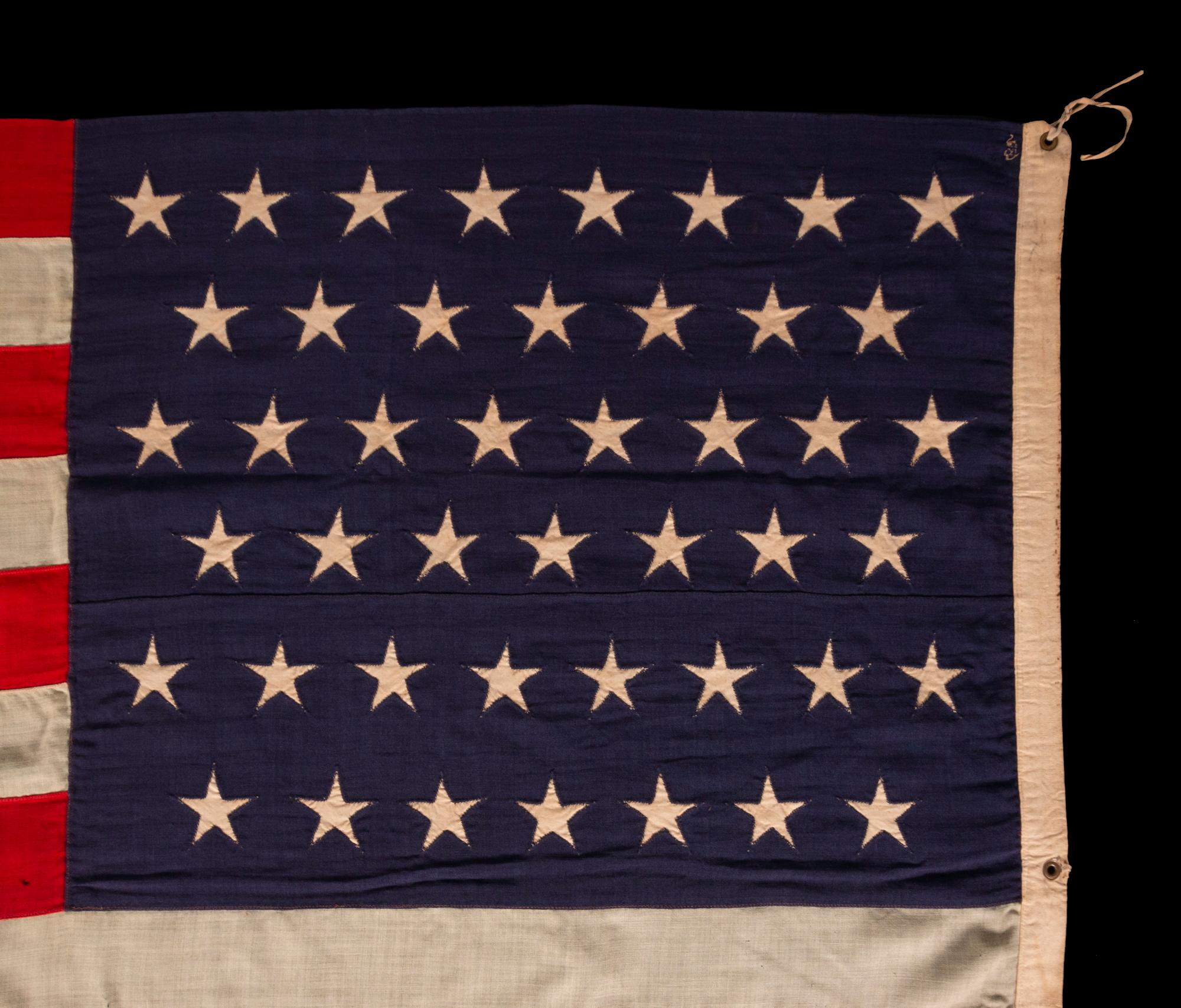 Fin du XIXe siècle Drapeau américain ancien avec 13 étoiles dans le motif Betsy Ross et 45 étoiles au verso en vente