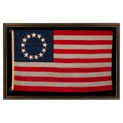 Antike amerikanische Flagge mit 13 Sternen im Betsy Ross-Design und 45 Sternen auf der Rückseite