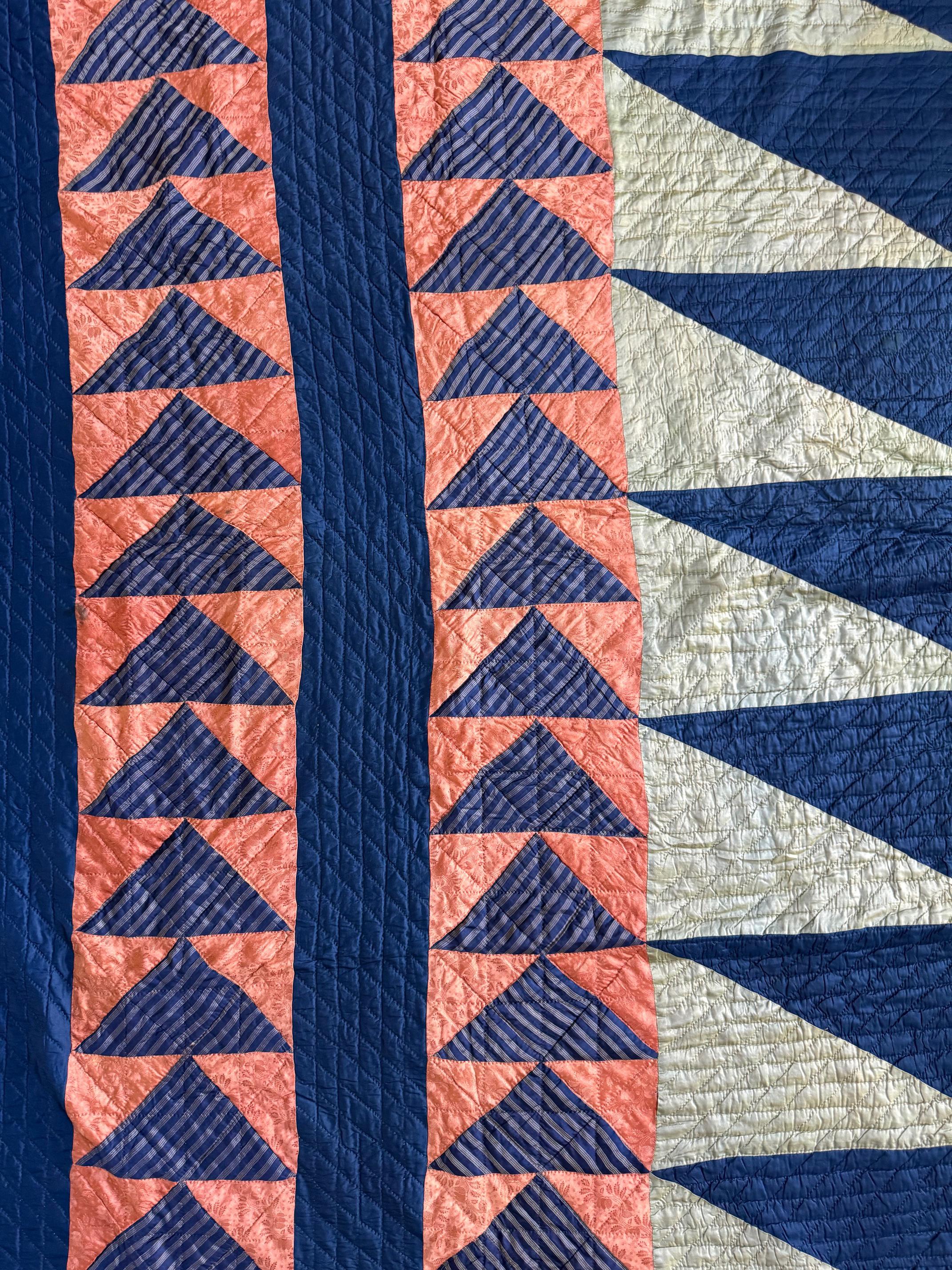 Antike amerikanische fliegende Gänse gemusterte Satin Steppdecke mit Röcken (20. Jahrhundert) im Angebot