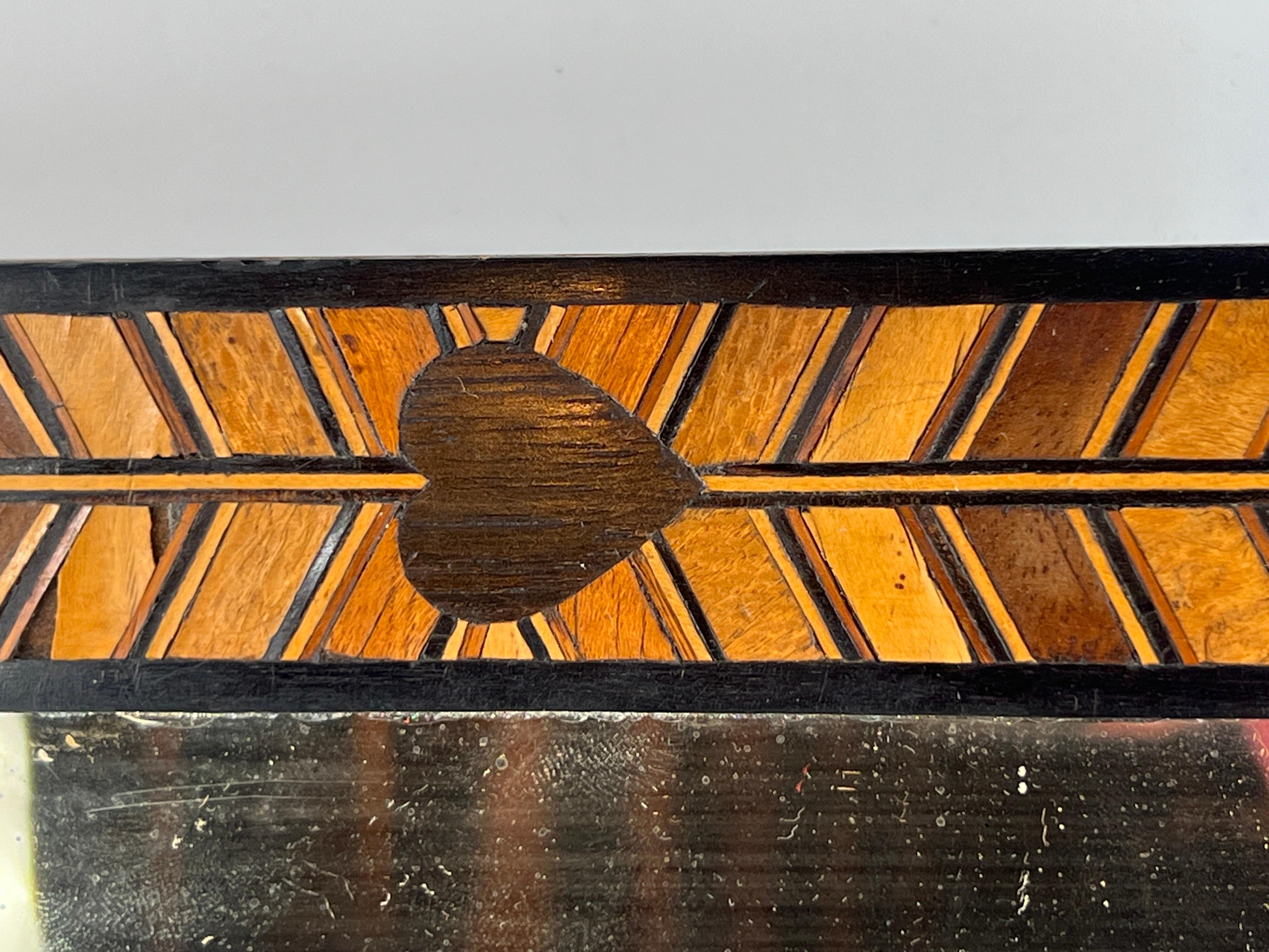 Antique American Folk Art Espejo Con Incrustaciones De Madera Exótica en Bueno estado para la venta en Atlanta, GA