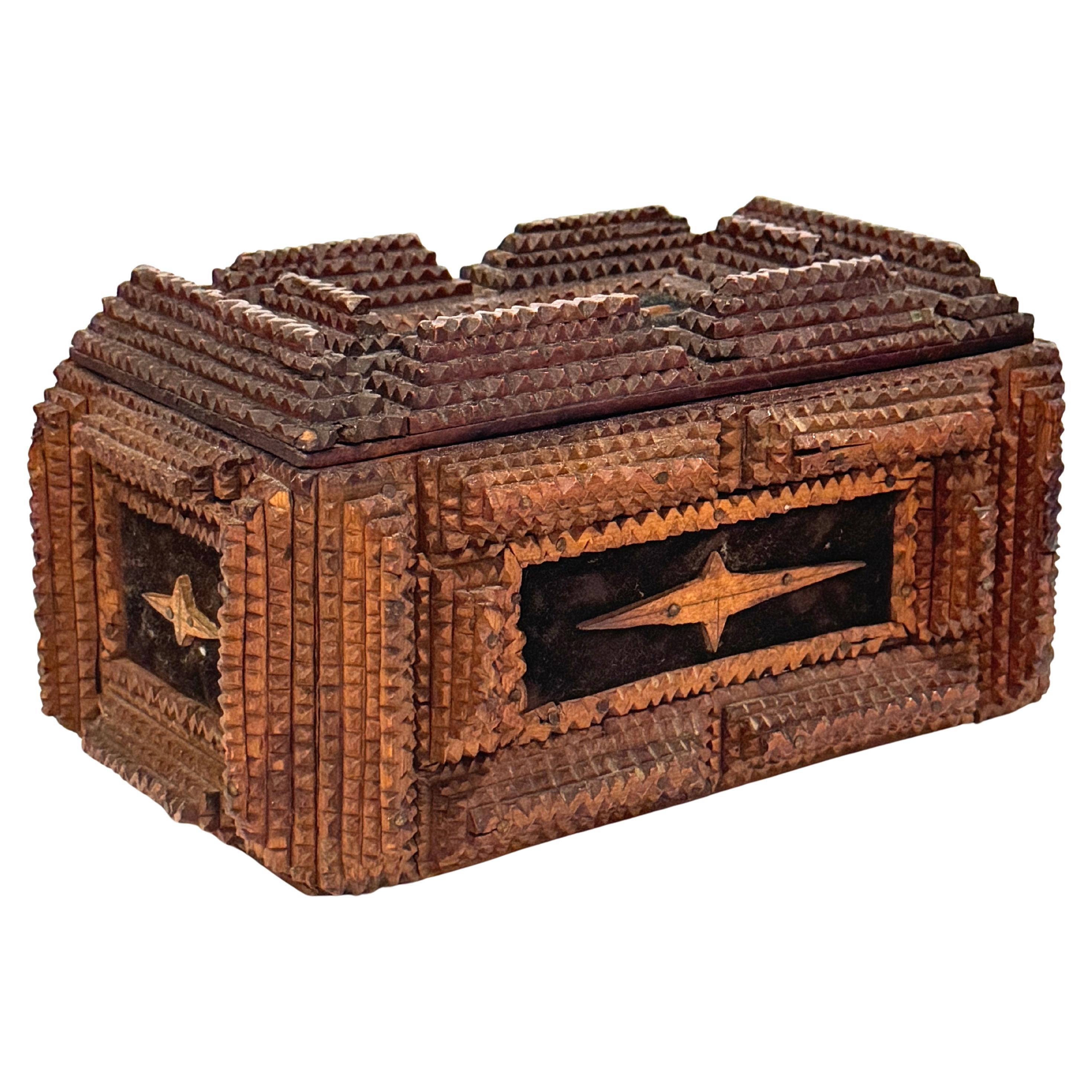 Antigua Caja Americana de Arte Popular Tramp Art Carved