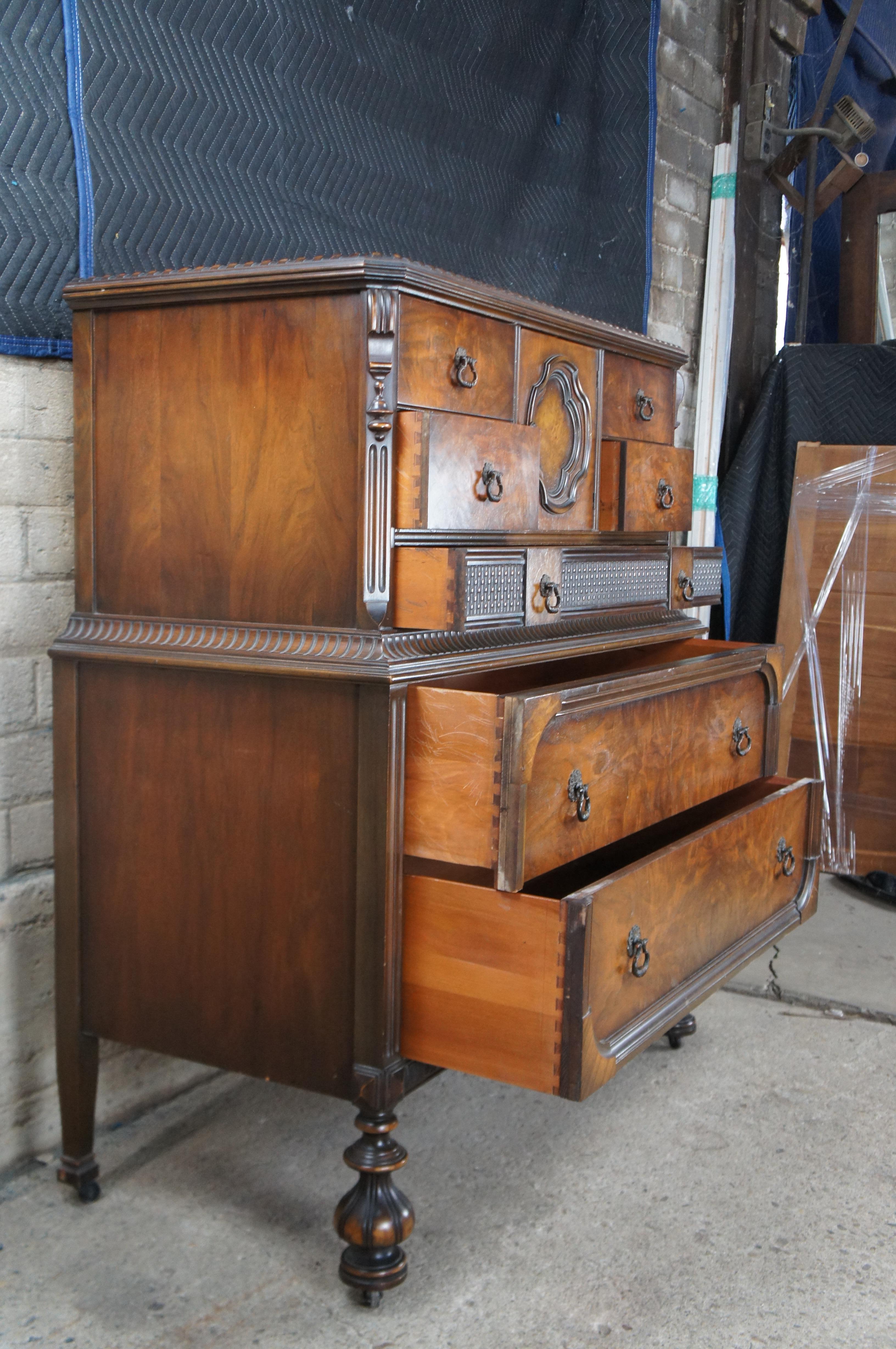 American Furniture Jacobean Walnut Tallboy Dresser Chest Drawers (commode à tiroirs) en noyer en vente 2