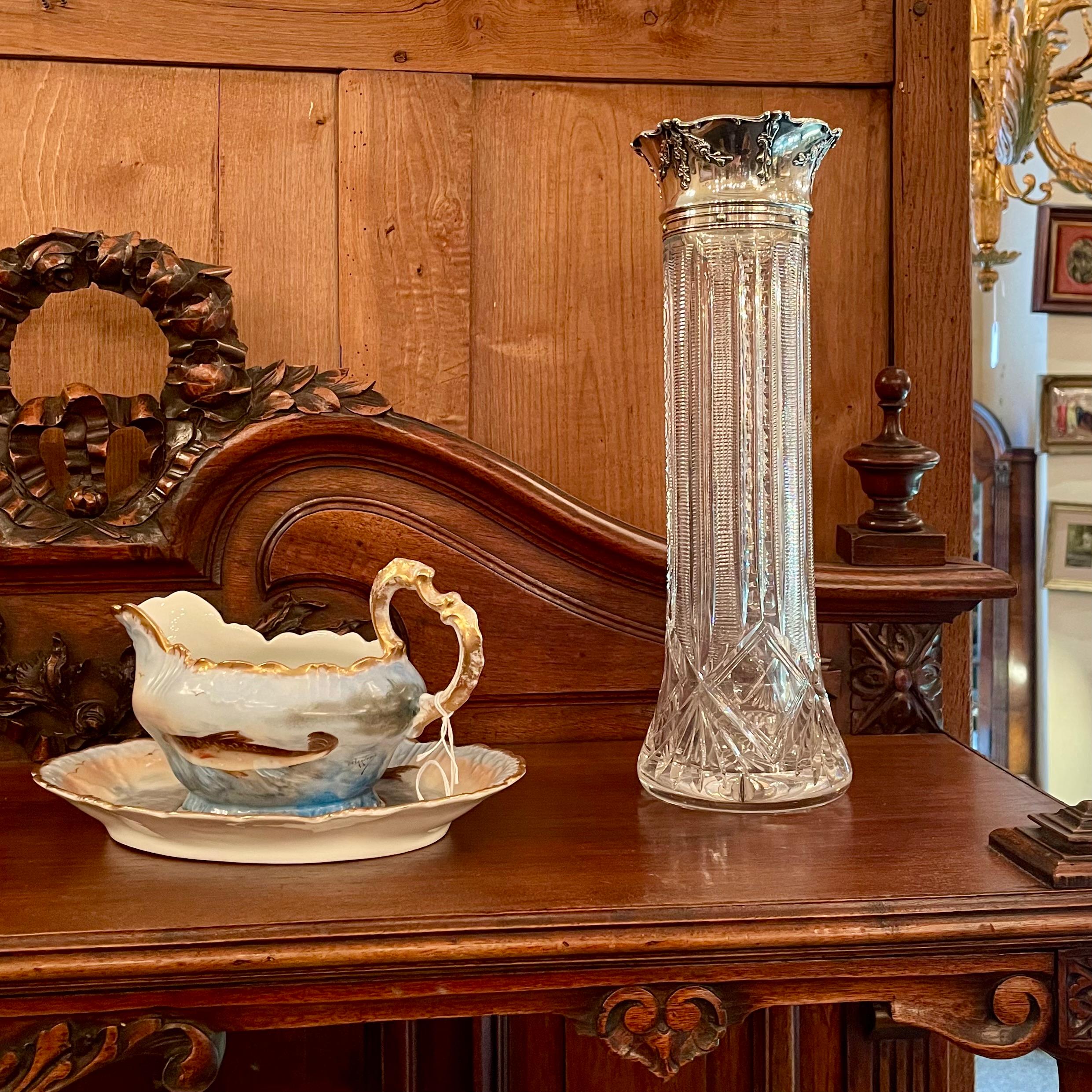 Argent sterling Ancien vase américain « Gorham Co » en cristal taillé monté sur argent sterling, vers 1920 en vente