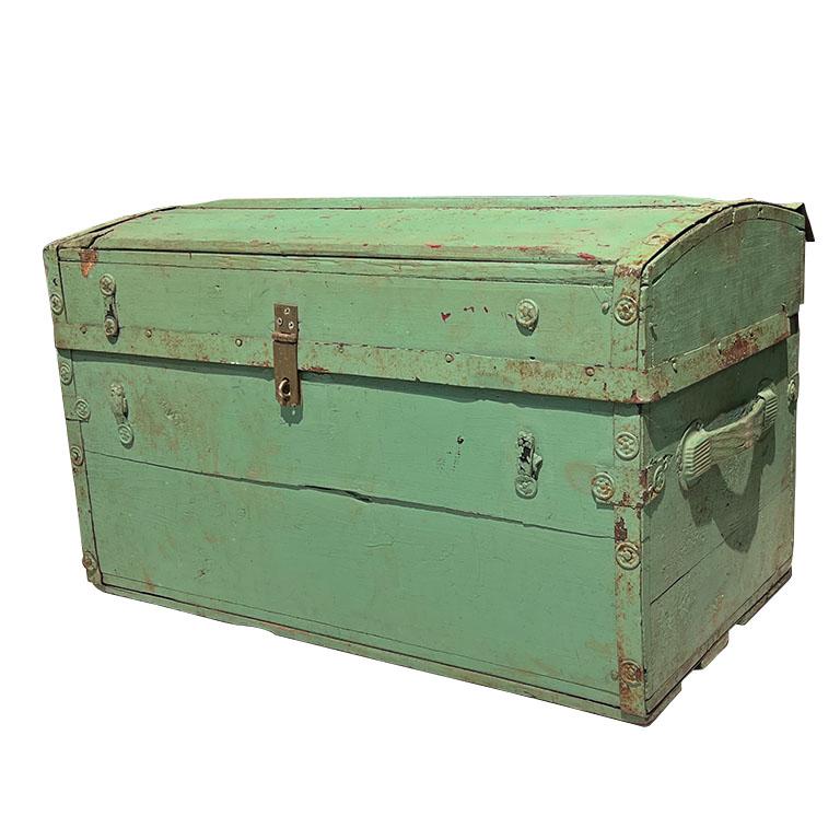 Antique American Green Painted Wood Steamer Trunk or Blanket Chest, 19th Century In Good Condition For Sale In Oklahoma City, OK