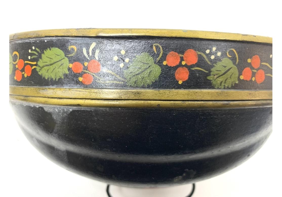 Arte popolare Antico stampo americano dipinto a mano per budino di prugne di Tole