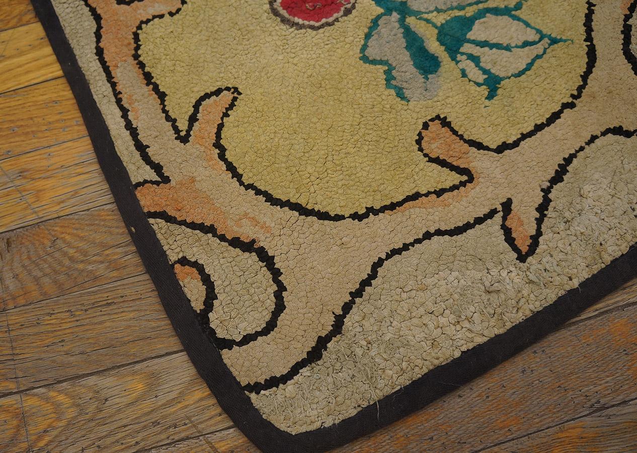 Hand-Woven Early 20th Century  American Hooked Rug ( 1'7