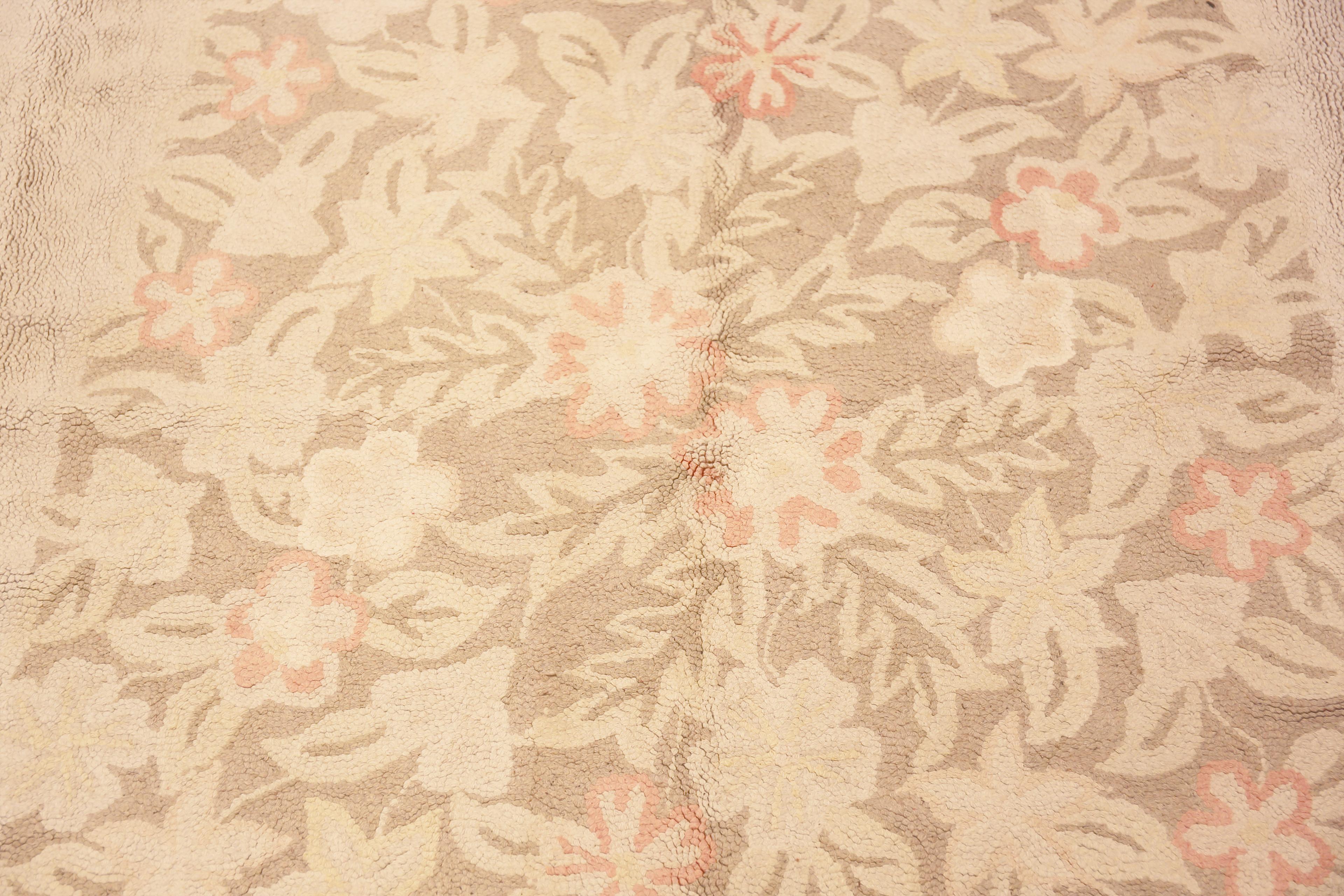American Classical Antique American Hooked Rug. 11 ft 4 in x 18 ft 2 in For Sale