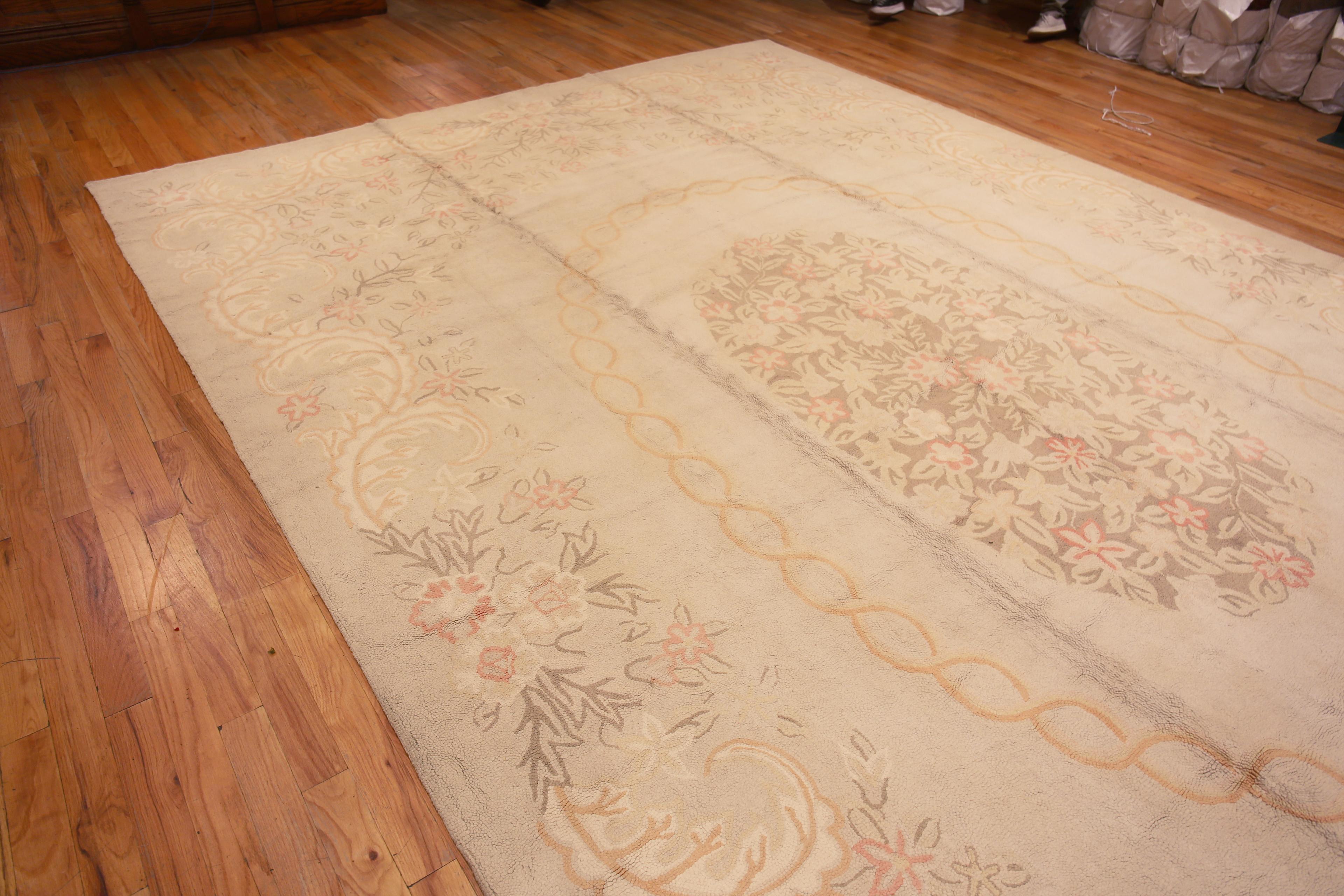 20th Century Antique American Hooked Rug. 11 ft 4 in x 18 ft 2 in For Sale