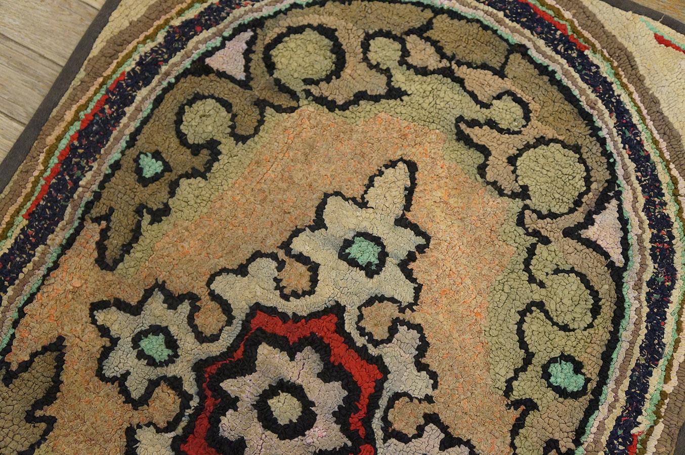Laine Tapis à capuche américain ancien 1''10x2''10 en vente