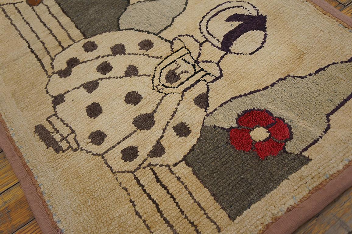 Tapis à capuche américain ancien de 1' 6
