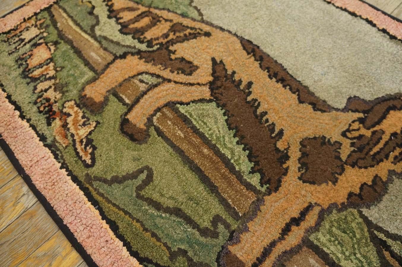 Bildischer amerikanischer Kapuzenteppich aus der Mitte des 20. Jahrhunderts ( 1,83 m x 1,83 m – 68 x 99 cm) im Angebot 6