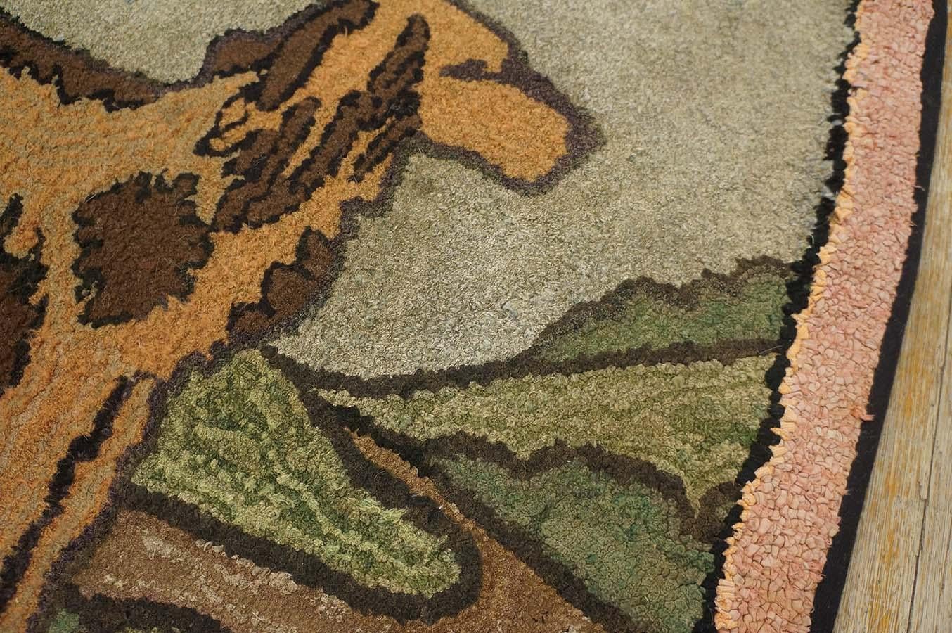 Bildischer amerikanischer Kapuzenteppich aus der Mitte des 20. Jahrhunderts ( 1,83 m x 1,83 m – 68 x 99 cm) im Angebot 2
