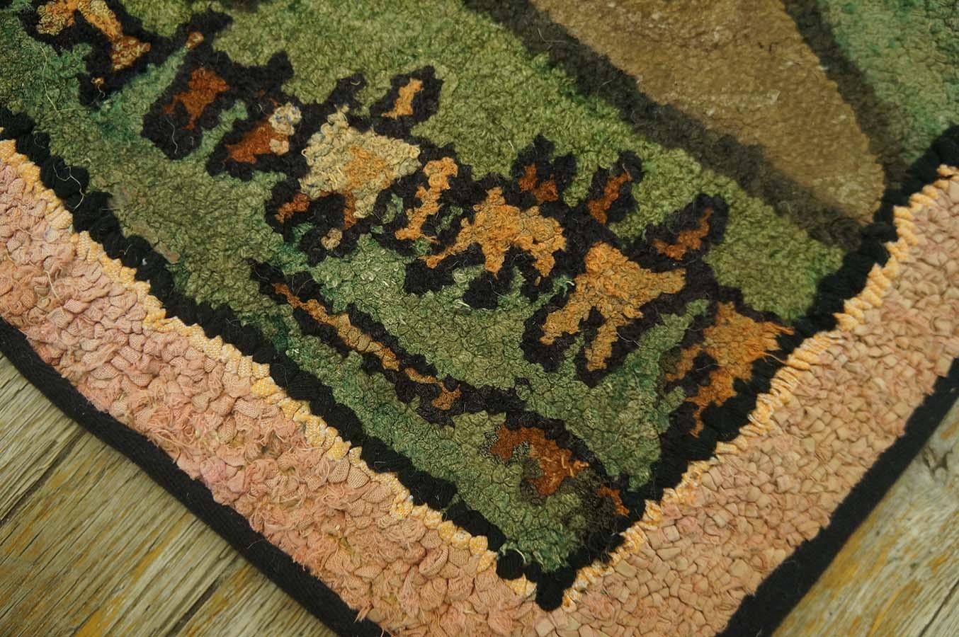 Bildischer amerikanischer Kapuzenteppich aus der Mitte des 20. Jahrhunderts ( 1,83 m x 1,83 m – 68 x 99 cm) im Angebot 4