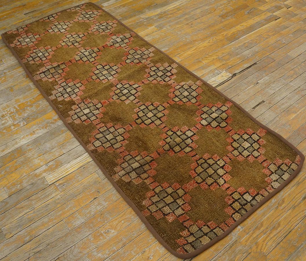 Hand-Woven Mid 20th Century American Hooked Rug ( 2' 3'' x 6' 4'' - 68 x 193 cm ) For Sale