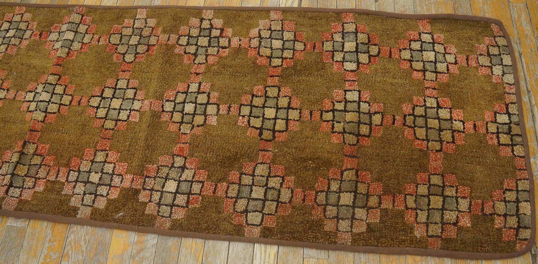Mid-20th Century Mid 20th Century American Hooked Rug ( 2' 3'' x 6' 4'' - 68 x 193 cm ) For Sale