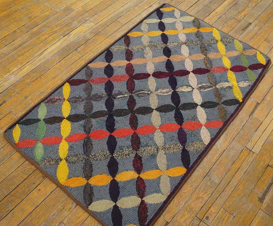 Hand-Woven 1930s American Hooked Rug ( 2' 4'' x 3' 7'' - 72 x 110 cm ) For Sale