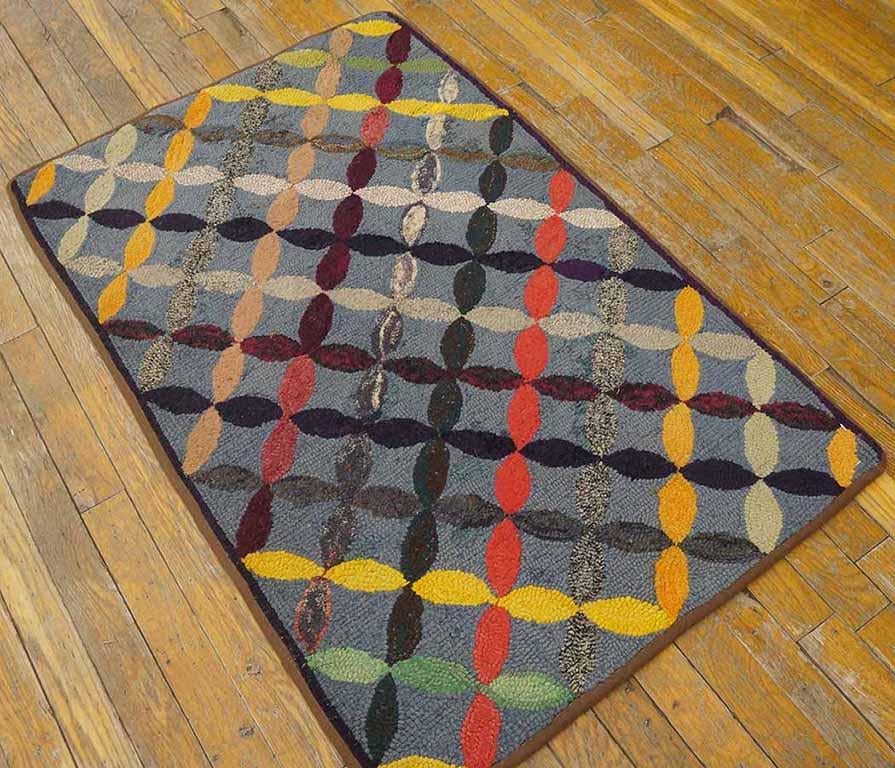 1930s American Hooked Rug ( 2' 4'' x 3' 7'' - 72 x 110 cm ) In Good Condition For Sale In New York, NY