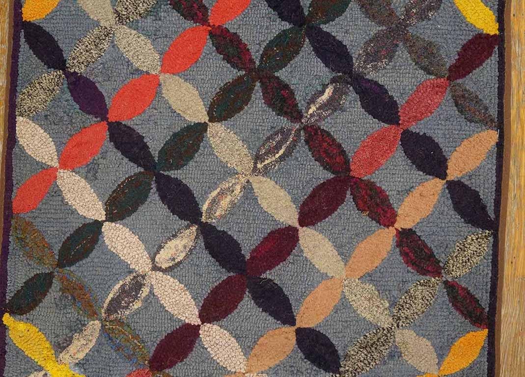 Fabric 1930s American Hooked Rug ( 2' 4'' x 3' 7'' - 72 x 110 cm ) For Sale