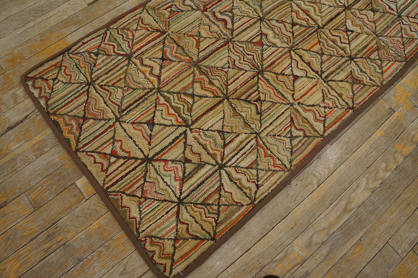 Tapis à capuche américain ancien de 2' 4'' x 6' 6'' pouces 5