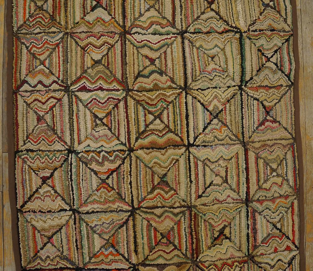 Début du 20ème siècle Tapis à capuche américain ancien de 2' 4'' x 6' 6'' pouces