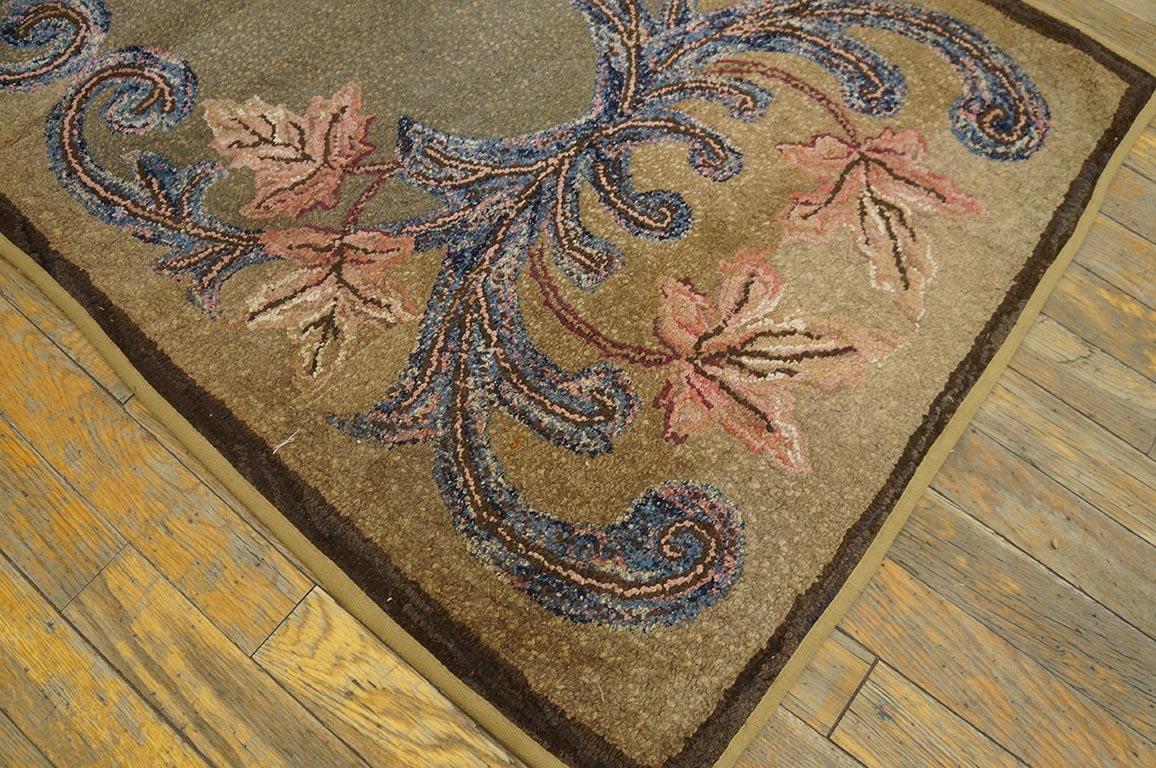 Américain Tapis à capuche américain ancien de 2' 6