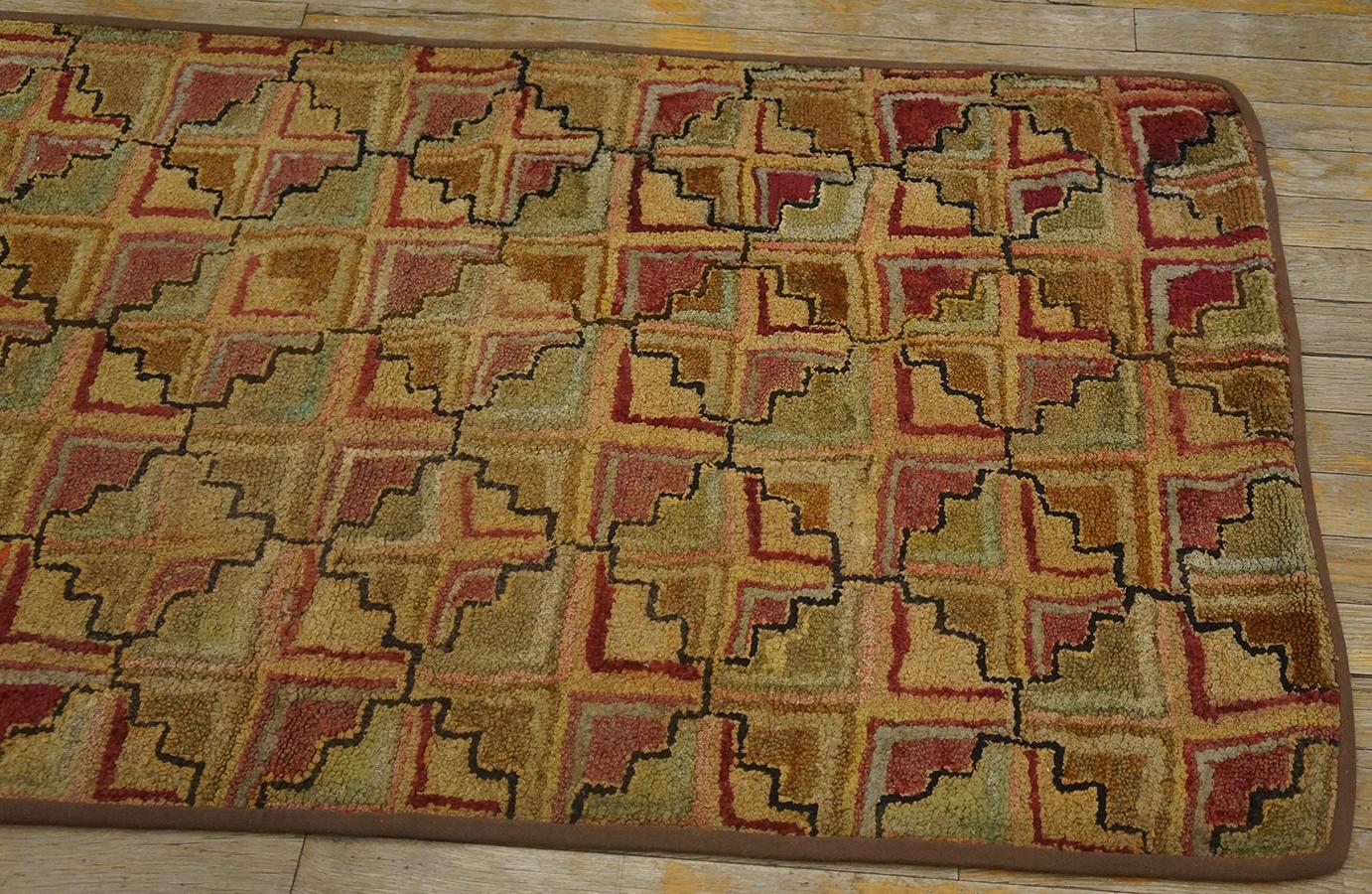 Early 20th Century American Hooked Rug  (2' 7'' x 5' - 78 x 152 cm ) In Good Condition For Sale In New York, NY