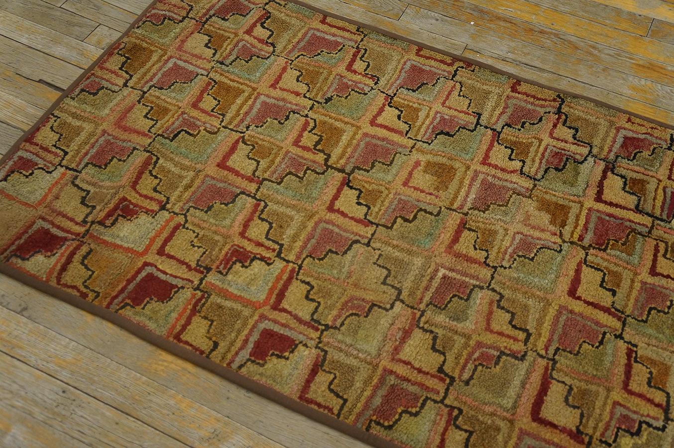 Wool Early 20th Century American Hooked Rug  (2' 7'' x 5' - 78 x 152 cm ) For Sale