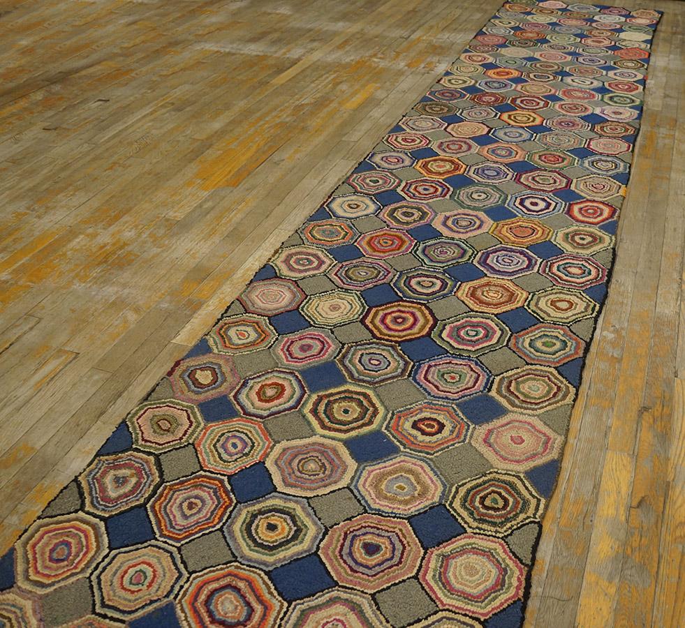 1930s Geometrical  American Hooked Rug ( 2' 9'' x 17' - 84 x 518 ) For Sale 6