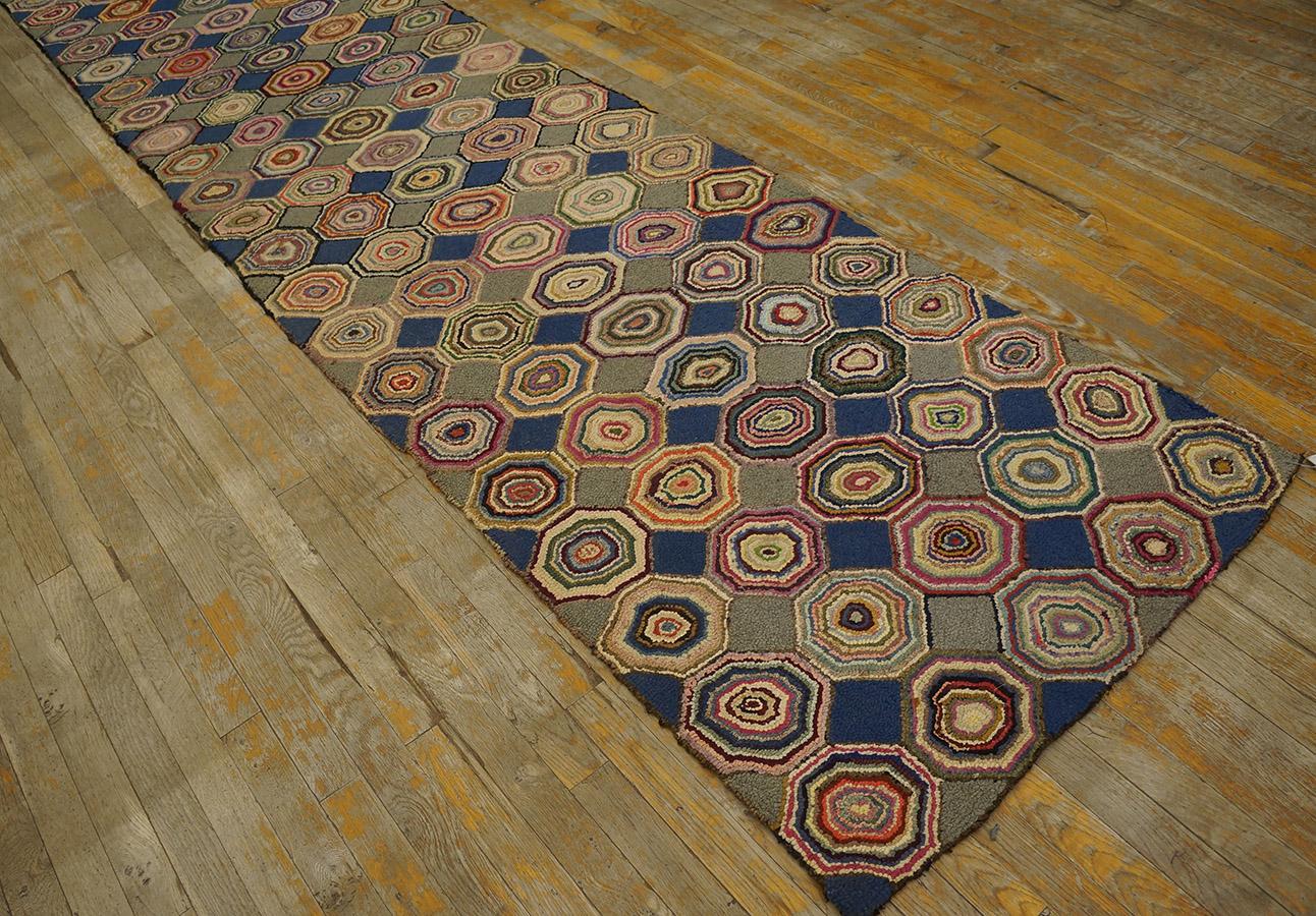 1930s Geometrical  American Hooked Rug ( 2' 9'' x 17' - 84 x 518 ) In Good Condition For Sale In New York, NY