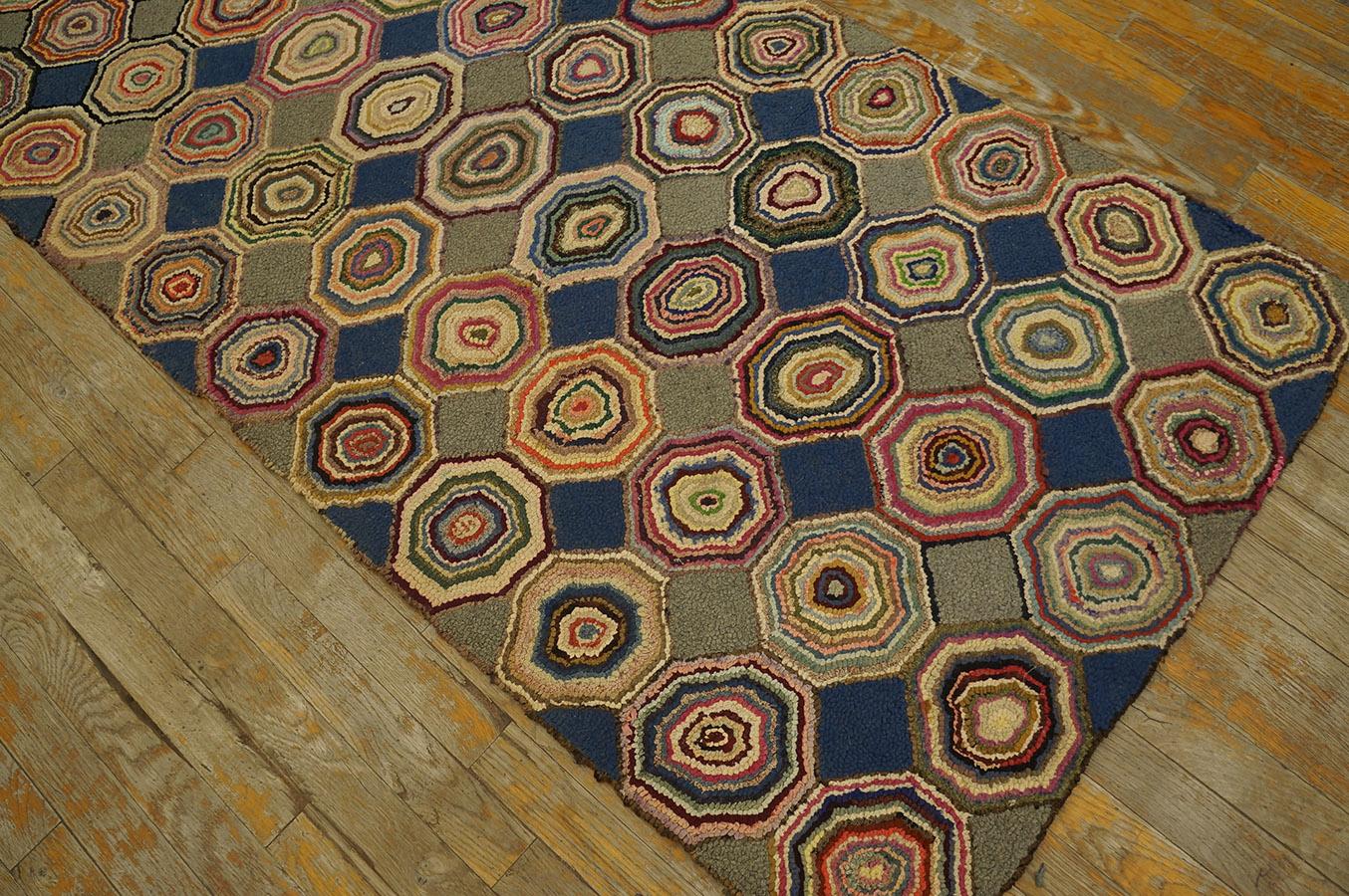 Mid-20th Century 1930s Geometrical  American Hooked Rug ( 2' 9'' x 17' - 84 x 518 ) For Sale