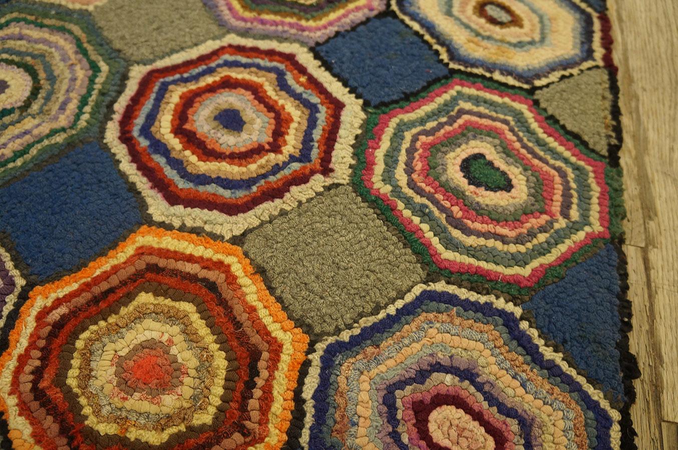 1930s Geometrical  American Hooked Rug ( 2' 9'' x 17' - 84 x 518 ) For Sale 2