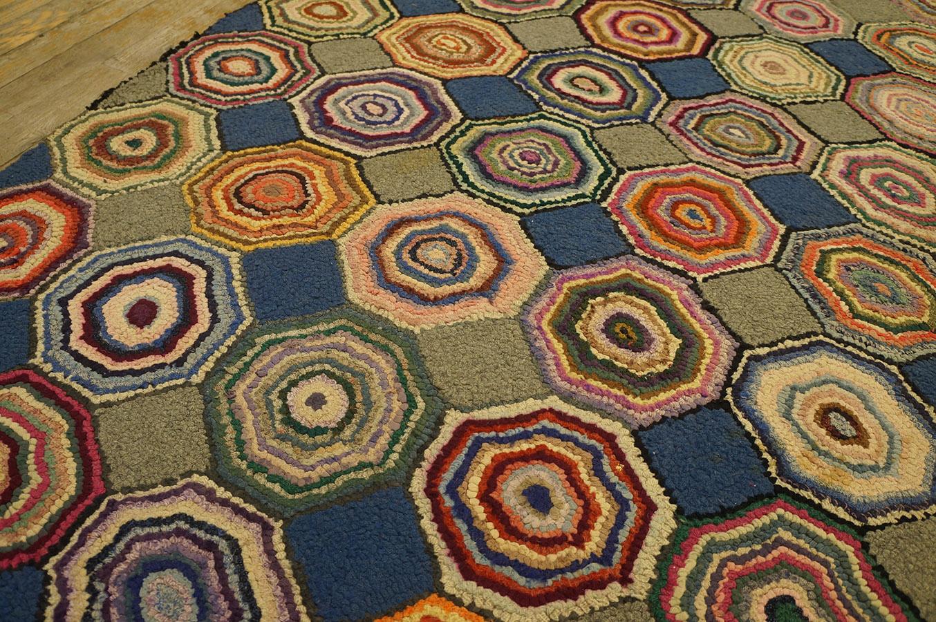 1930s Geometrical  American Hooked Rug ( 2' 9'' x 17' - 84 x 518 ) For Sale 3