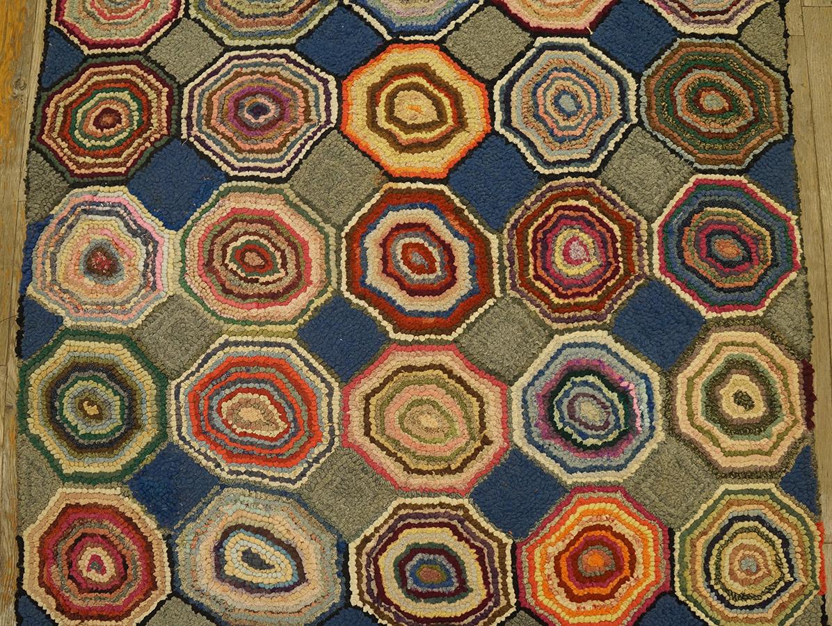 1930s Geometrical  American Hooked Rug ( 2' 9'' x 17' - 84 x 518 ) For Sale 4