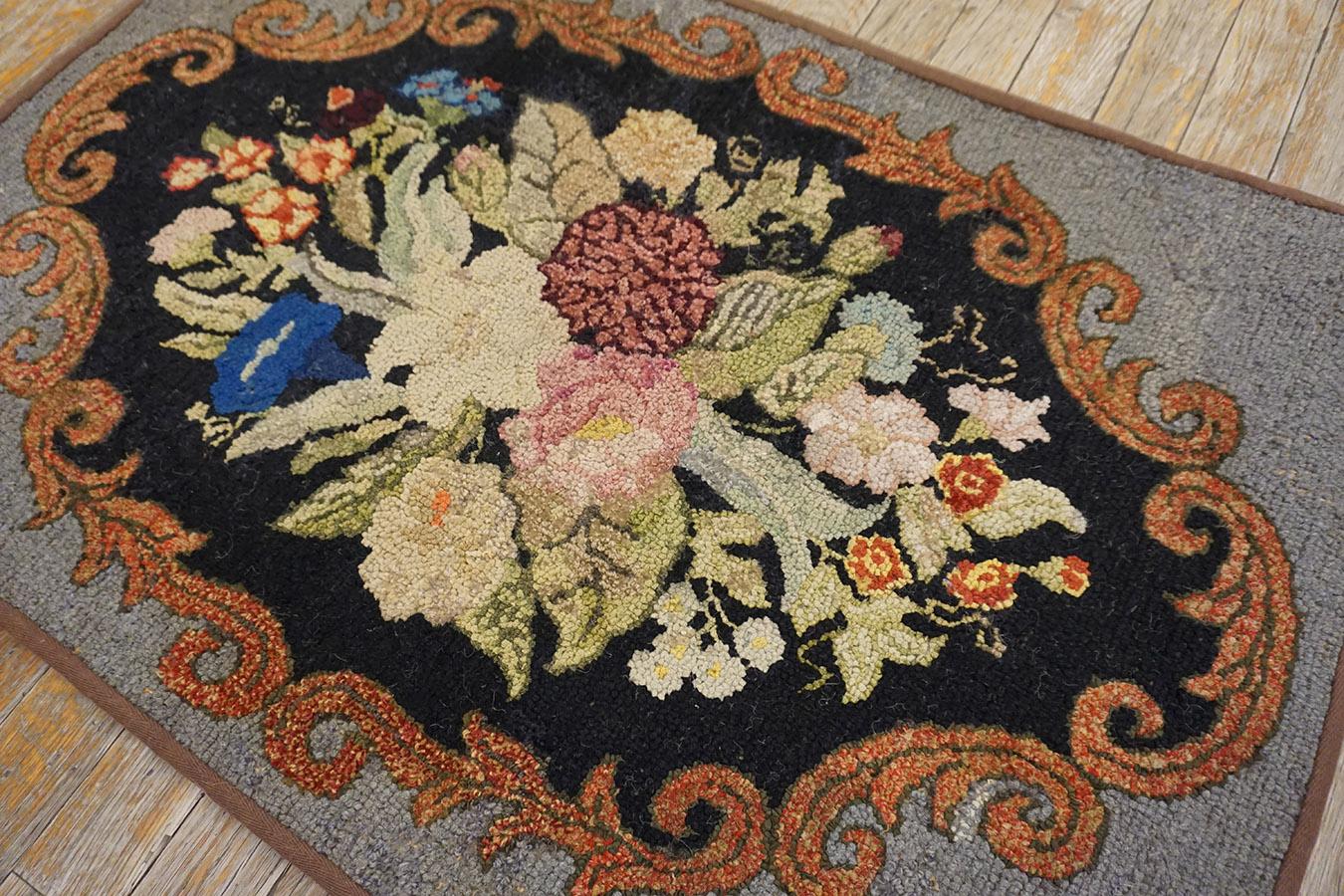 Hand-Woven Early 20th Century American Hooked Rug ( 2' x 3' - 62 x 92 ) For Sale