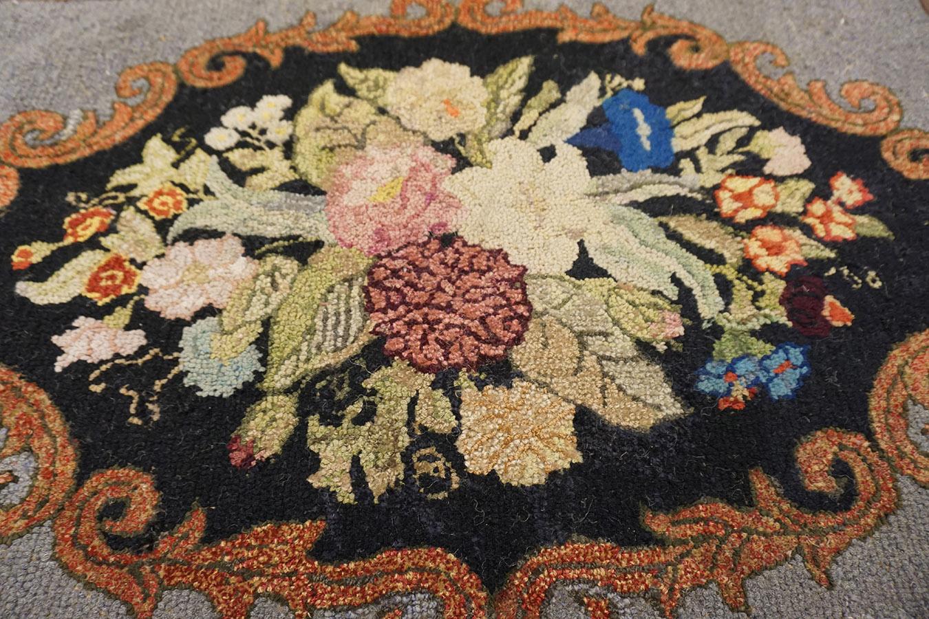Early 20th Century American Hooked Rug ( 2' x 3' - 62 x 92 ) For Sale 3