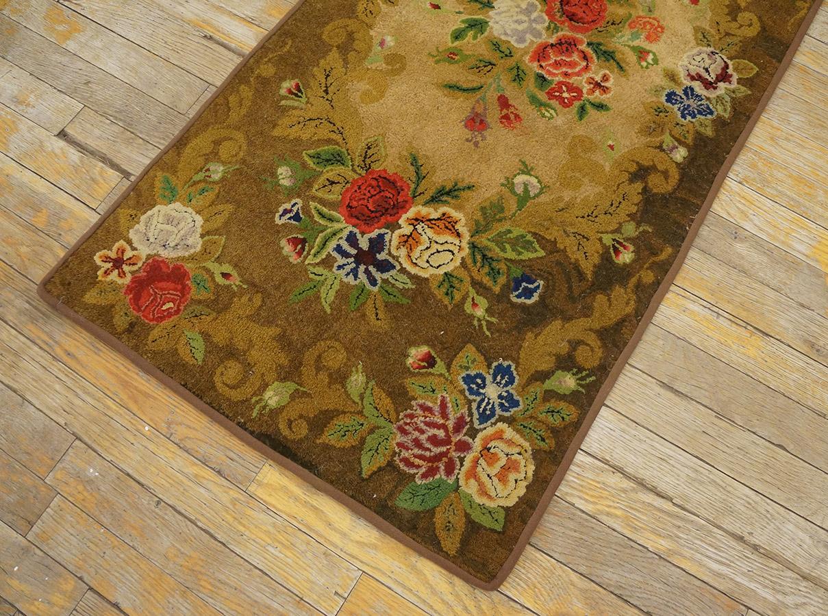 Milieu du XXe siècle Tapis crocheté américain ancien 2'1