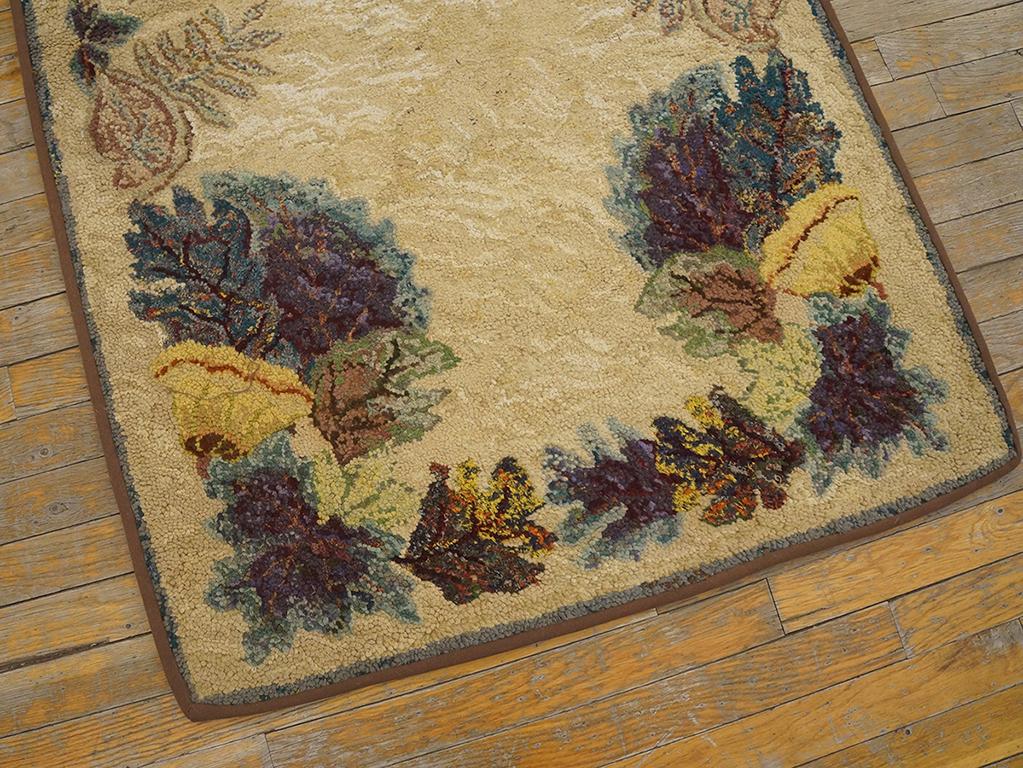 Amerikanischer Kapuzenteppich des frühen 20. Jahrhunderts ( 1,82 m x 1,83 m – 86 x 144 cm) (Frühes 20. Jahrhundert) im Angebot