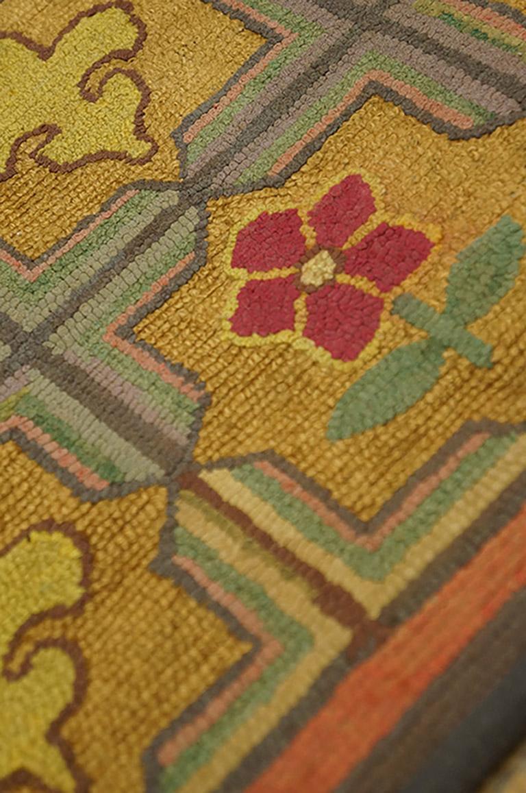 Tissé à la main Tapis à capuche américain ancien en vente