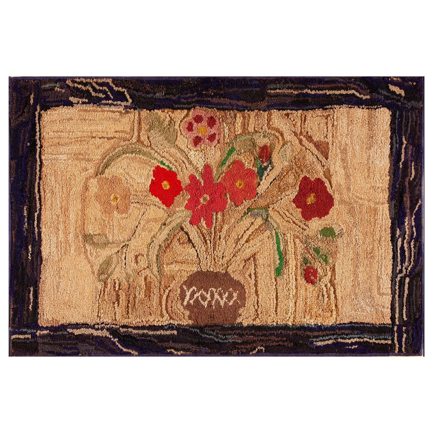 Tapis à capuche américain ancien de 2'3""" x 4'6" en vente