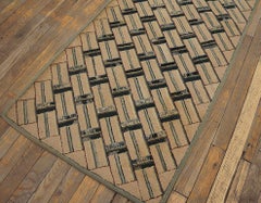 1930s American Hooked Rug ( 2'3" x 6' - 68 x 183 )
