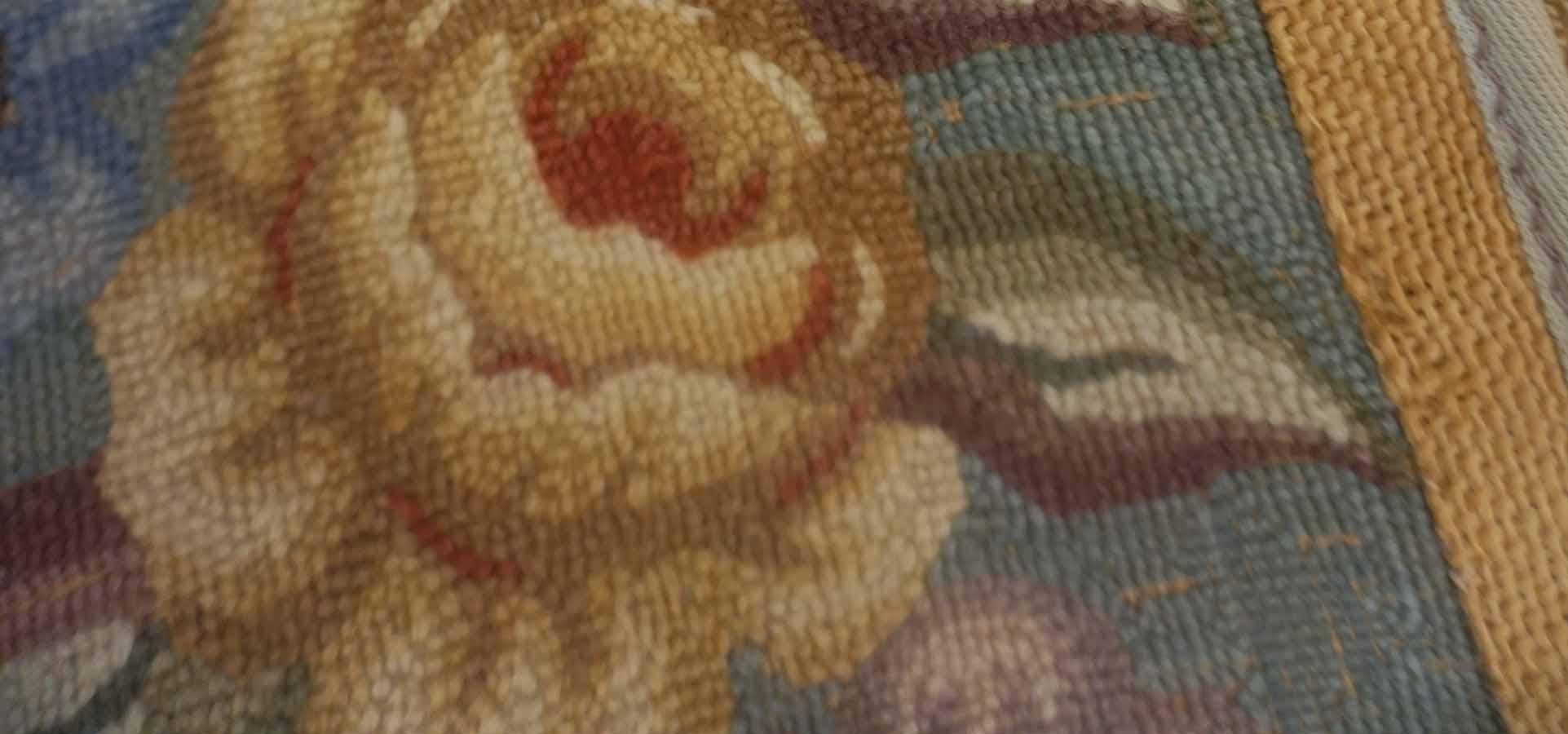 Kanadischer Kapuzenteppich mit Kapuze aus dem frühen 20. Jahrhundert Nova Scotia – Cheticamp im Zustand „Gut“ im Angebot in New York, NY