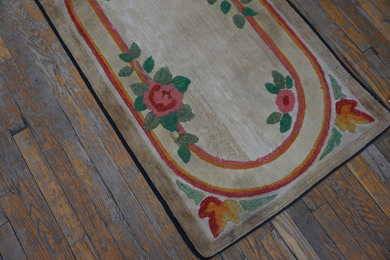 Hand-Woven Early 20th Century American Hooked Rug ( 2'6