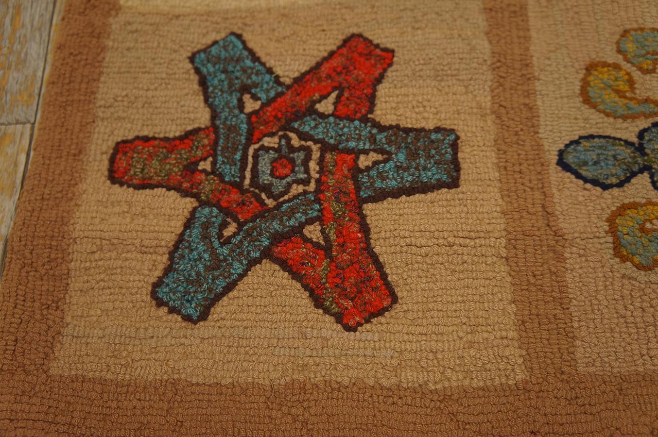 Hand-Woven Mid 20th Century American Hooked Rug ( 2' 8